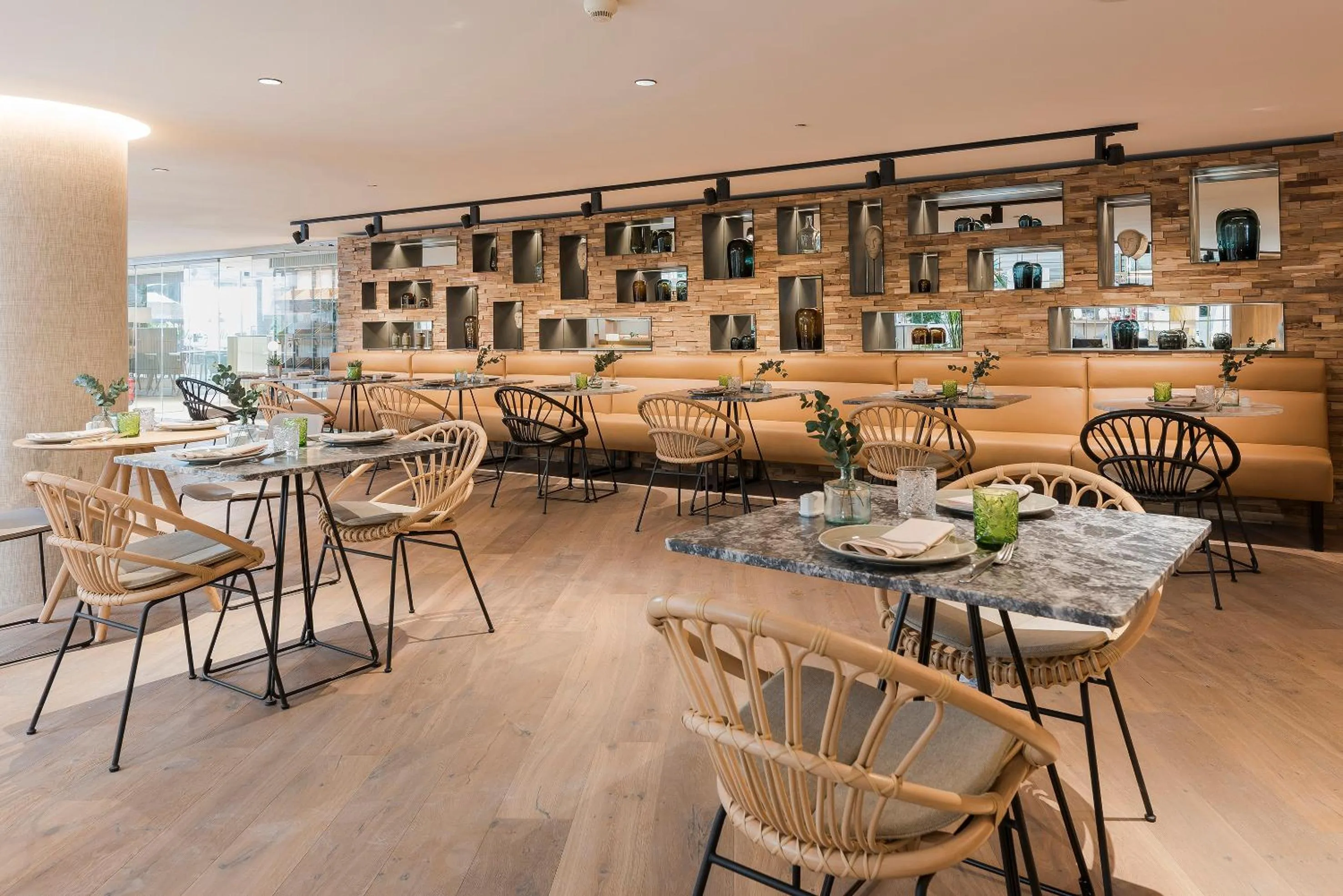 Restaurant/places to eat in Meliá Palma Marina