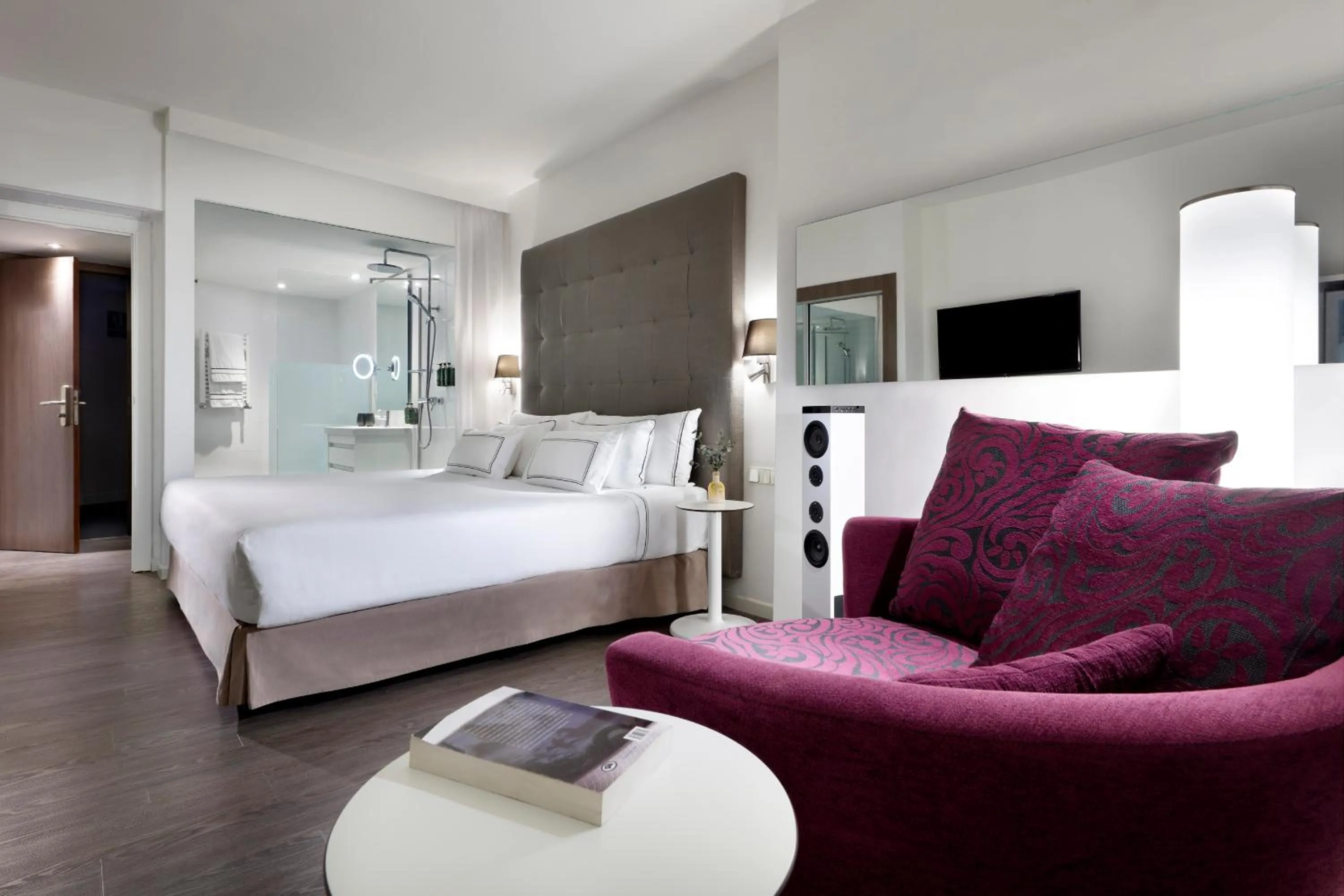 Shower, Bed in Meliá Palma Marina