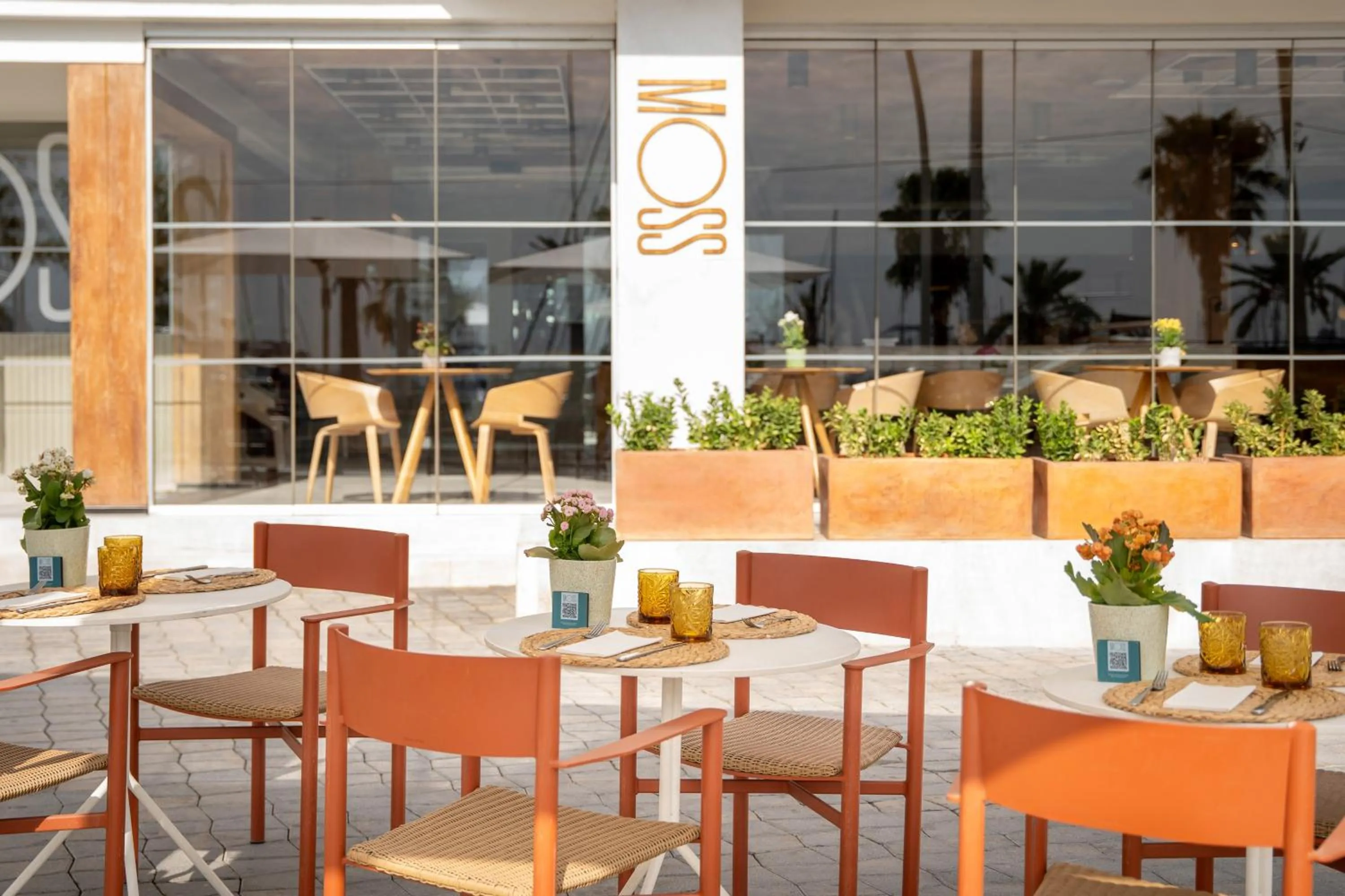 Restaurant/places to eat in Meliá Palma Marina