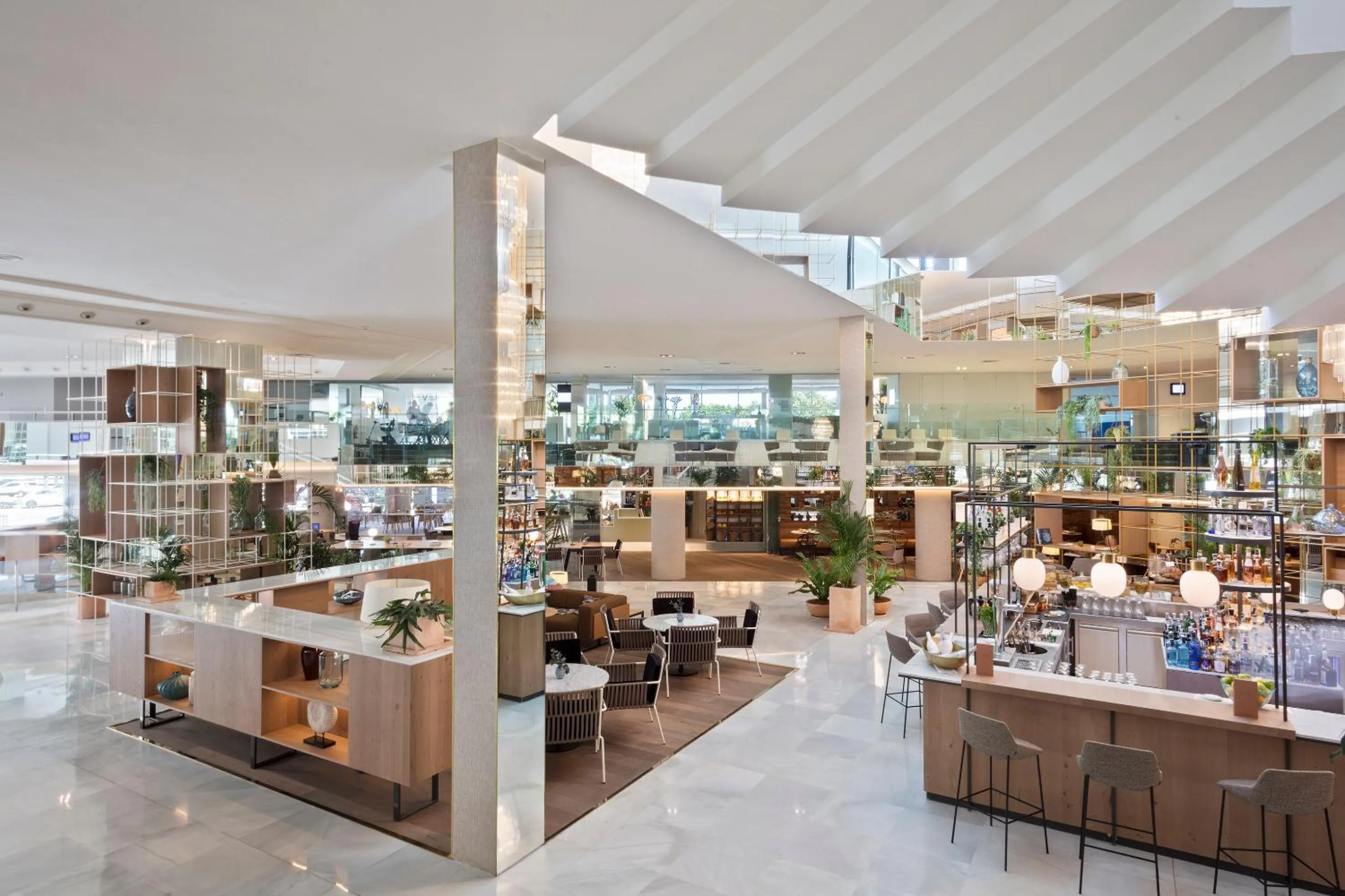 Lounge or bar in Meliá Palma Marina