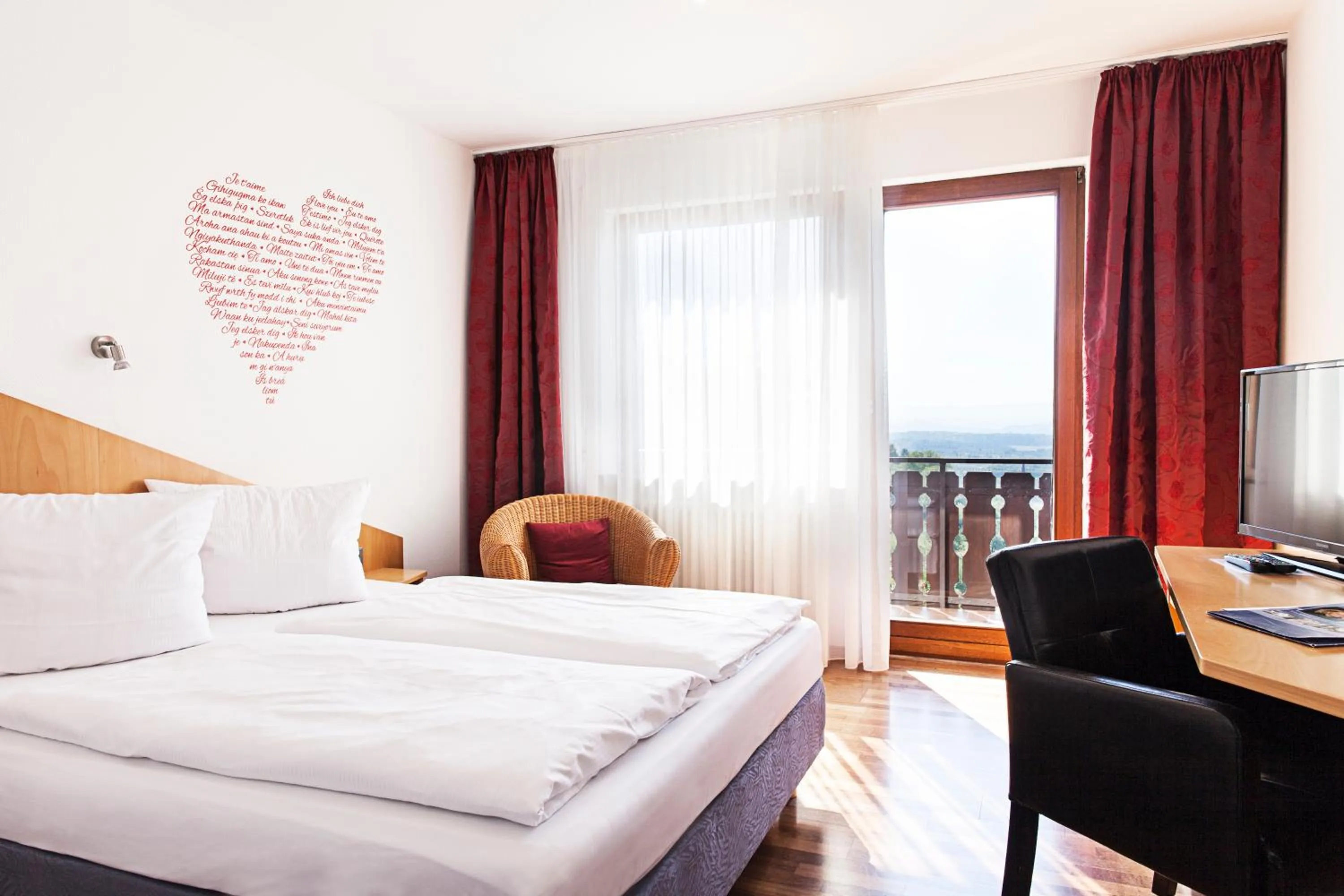 Garden view in Hotel & Restaurant Kaiser Superior