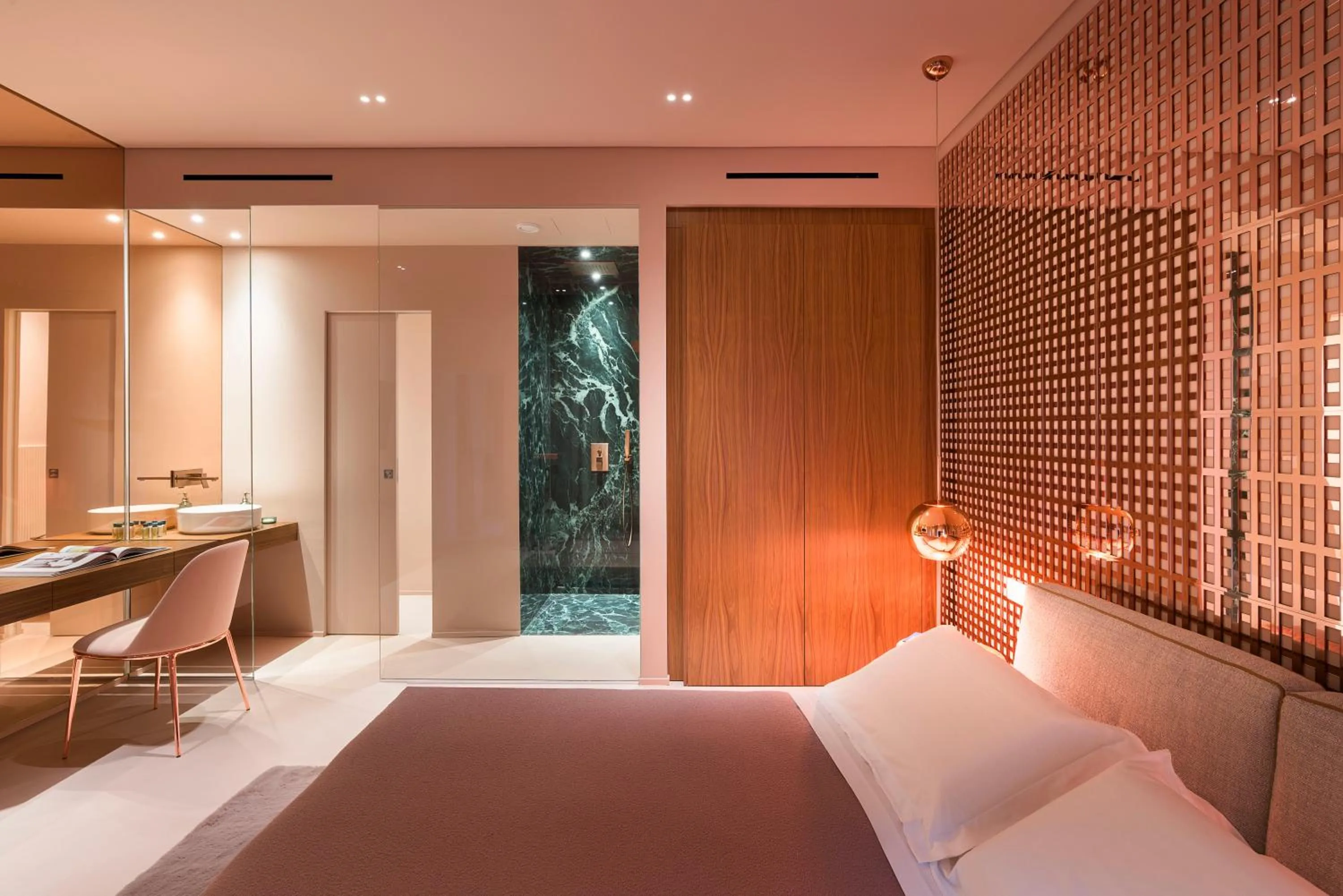 Photo of the whole room, Bed in Taormina Infinity Suites