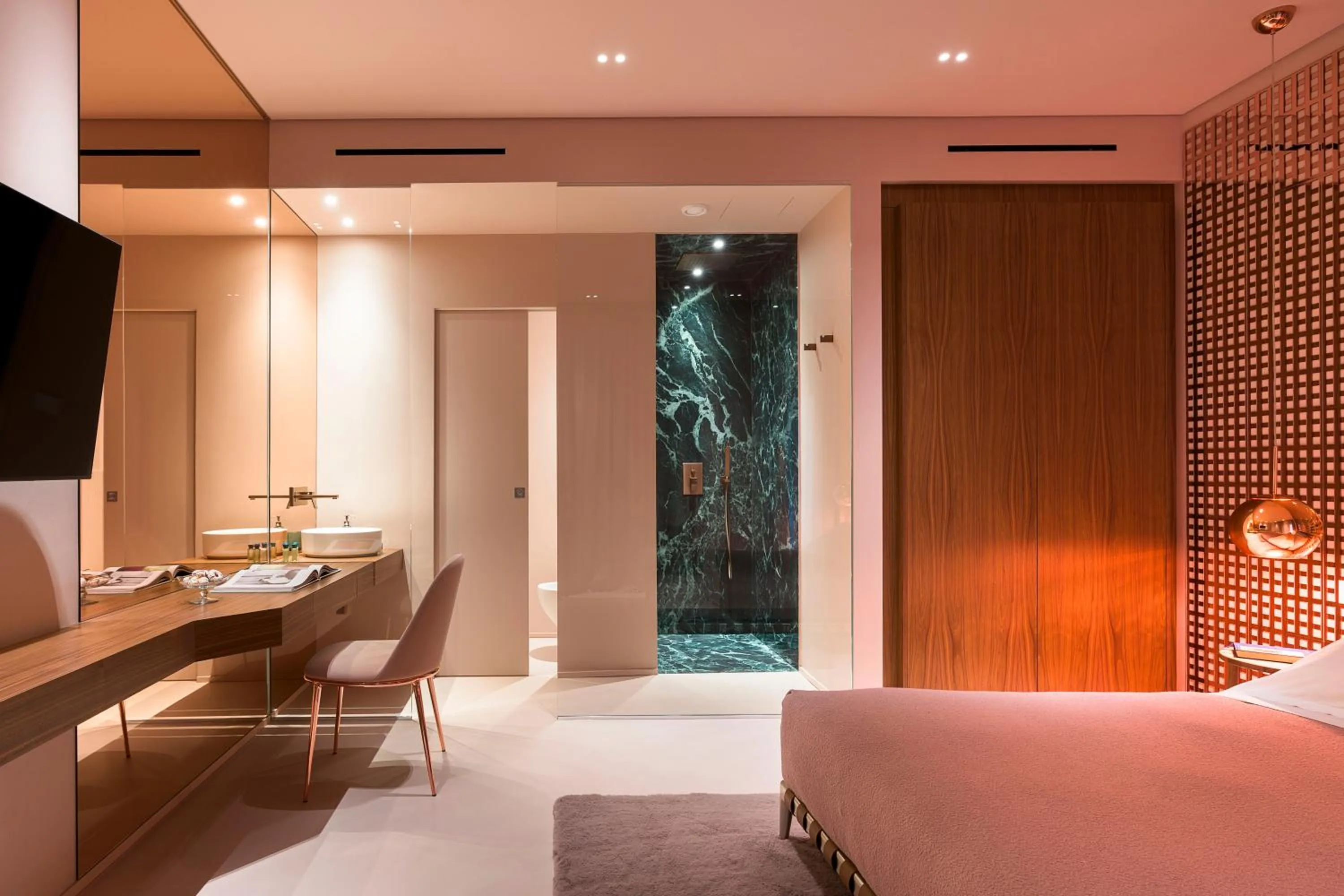 Photo of the whole room, Bed in Taormina Infinity Suites