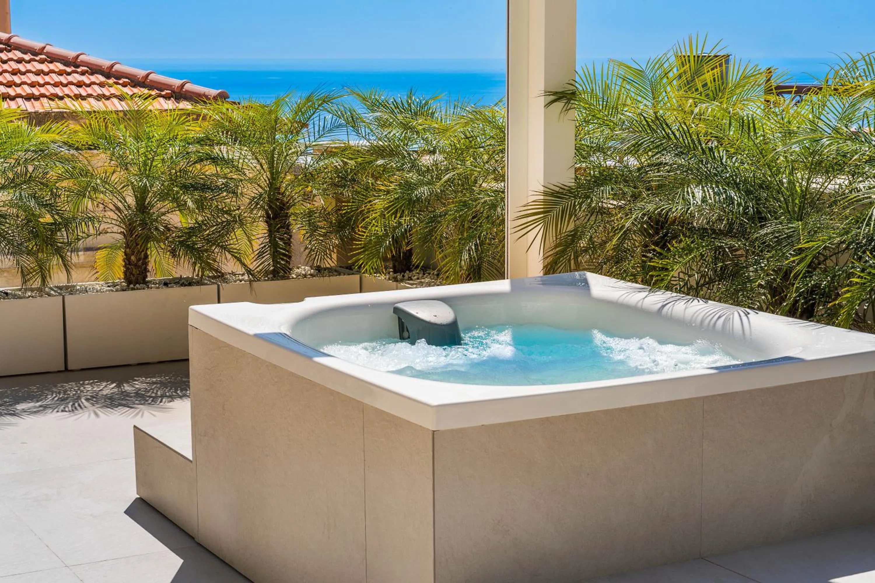 Hot Tub in Taormina Infinity Suites