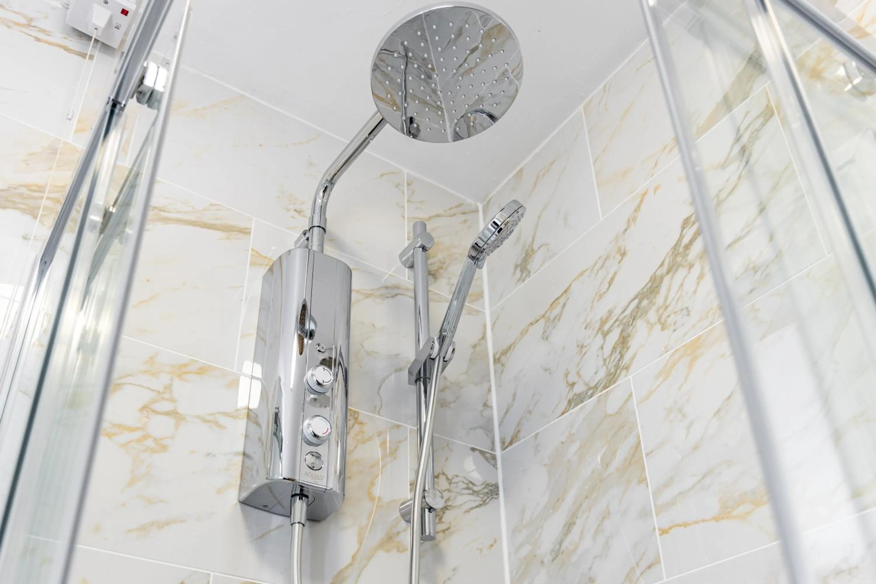 Shower in The Whichcote Arms