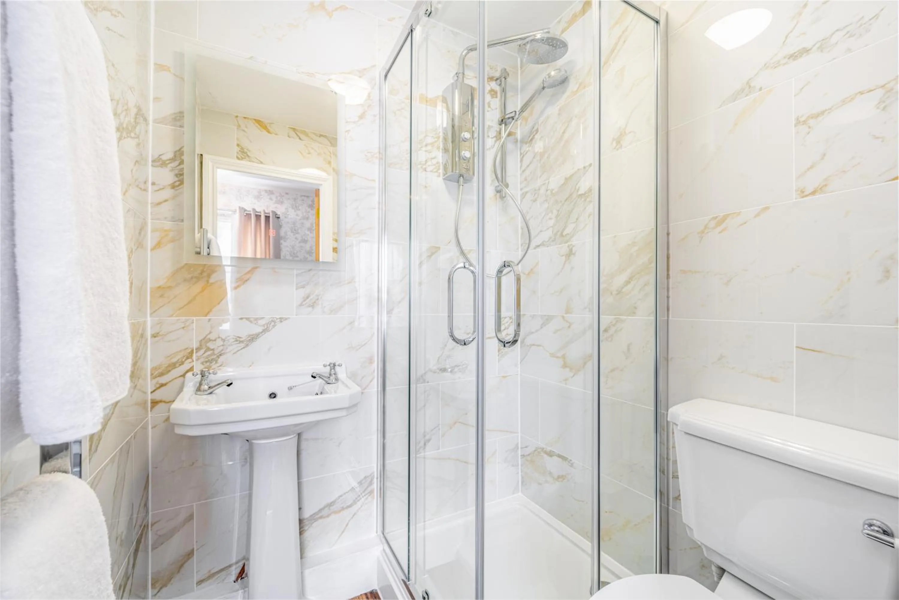 Shower in The Whichcote Arms