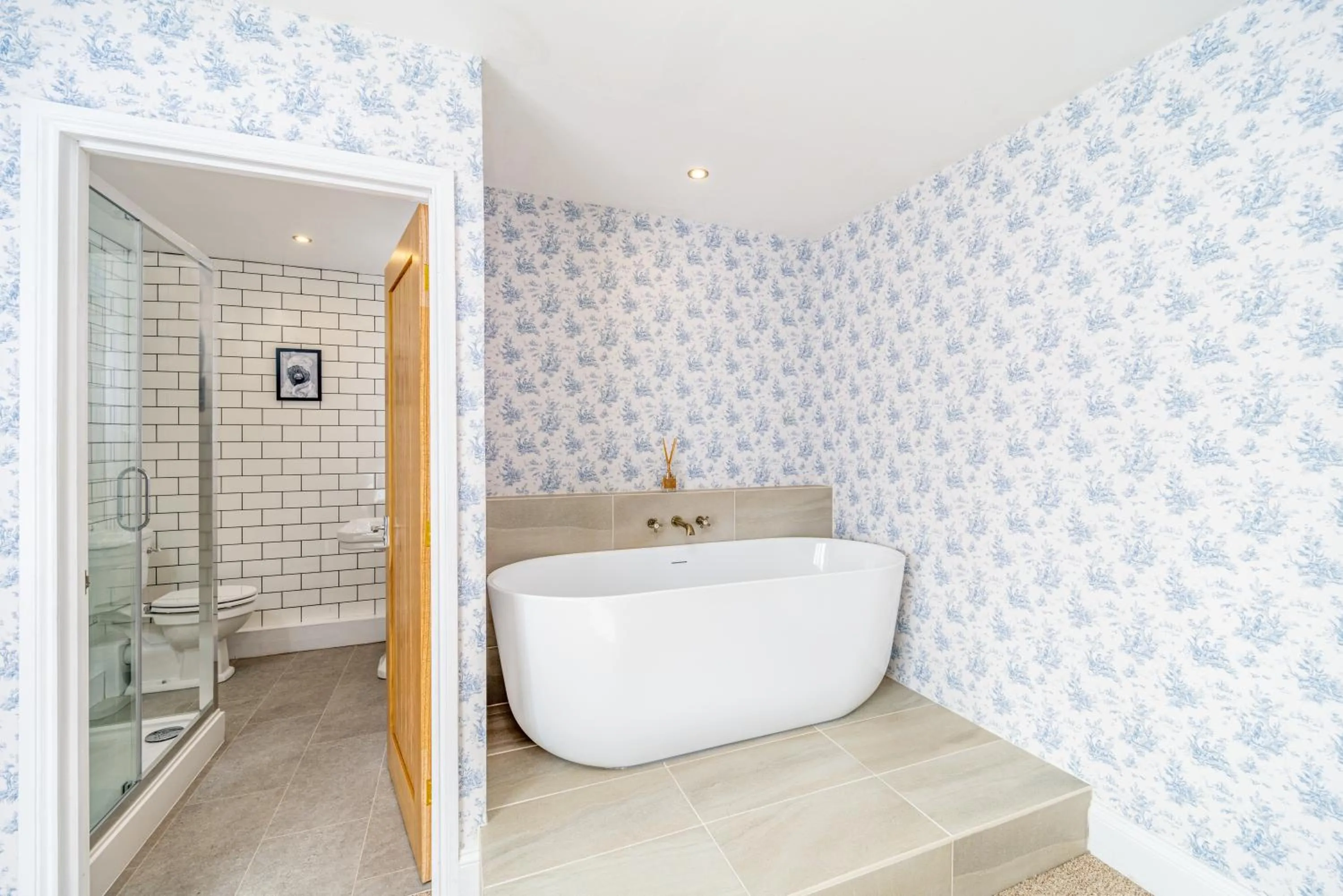 Shower in The Whichcote Arms