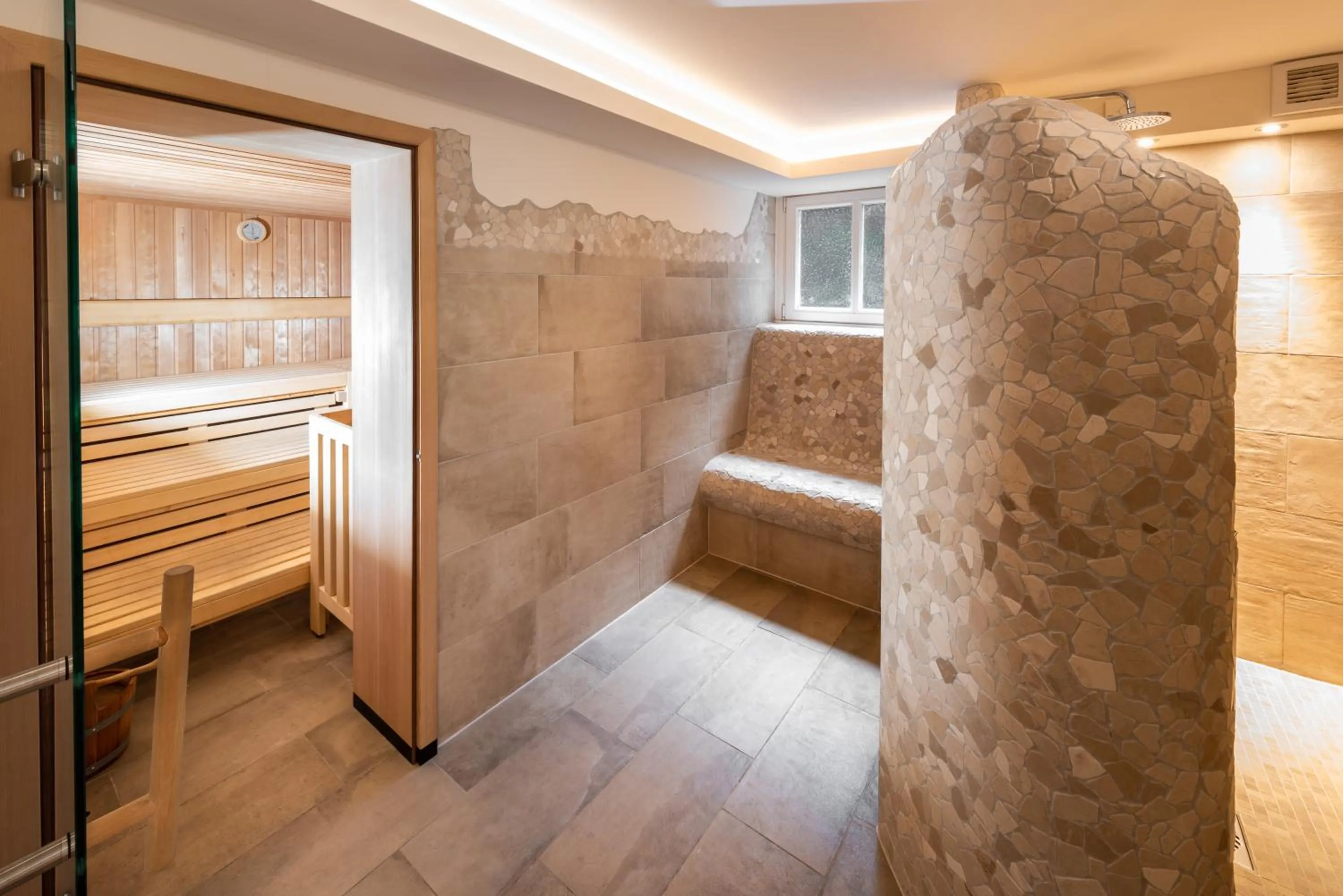 Sauna, Bed in Hotel Hof Tütsberg