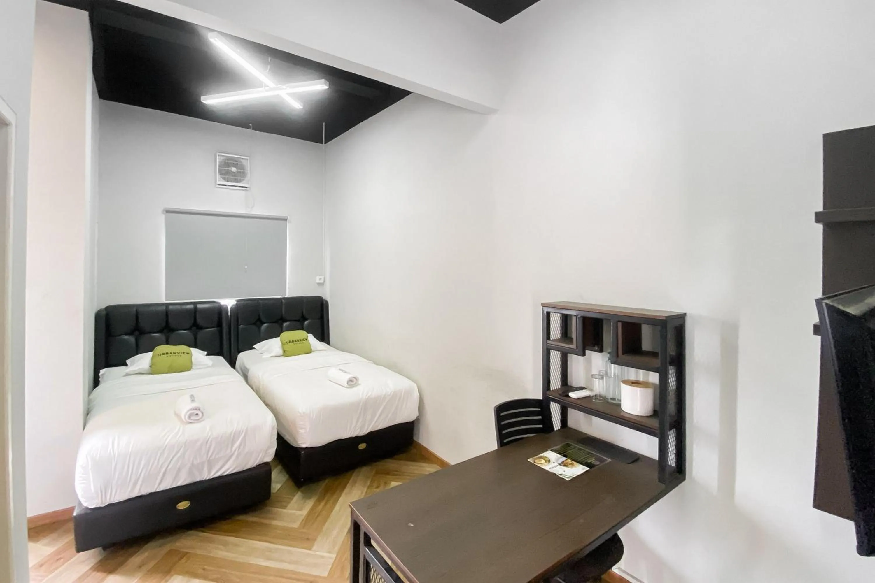 Bedroom, Bed in Urbanview Hotel The Tang Balikpapan by RedDoorz