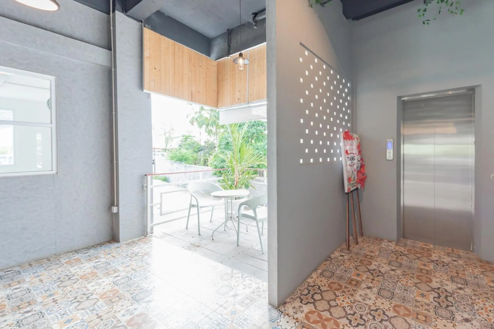 Seating area in Urbanview Hotel The Tang Balikpapan by RedDoorz