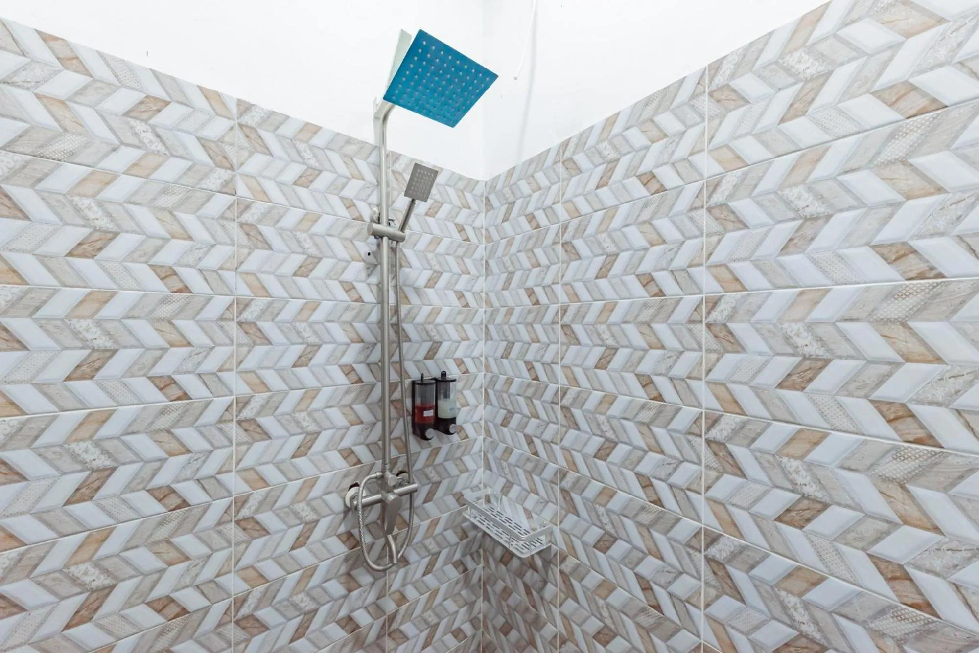 Shower in Urbanview Hotel The Tang Balikpapan by RedDoorz