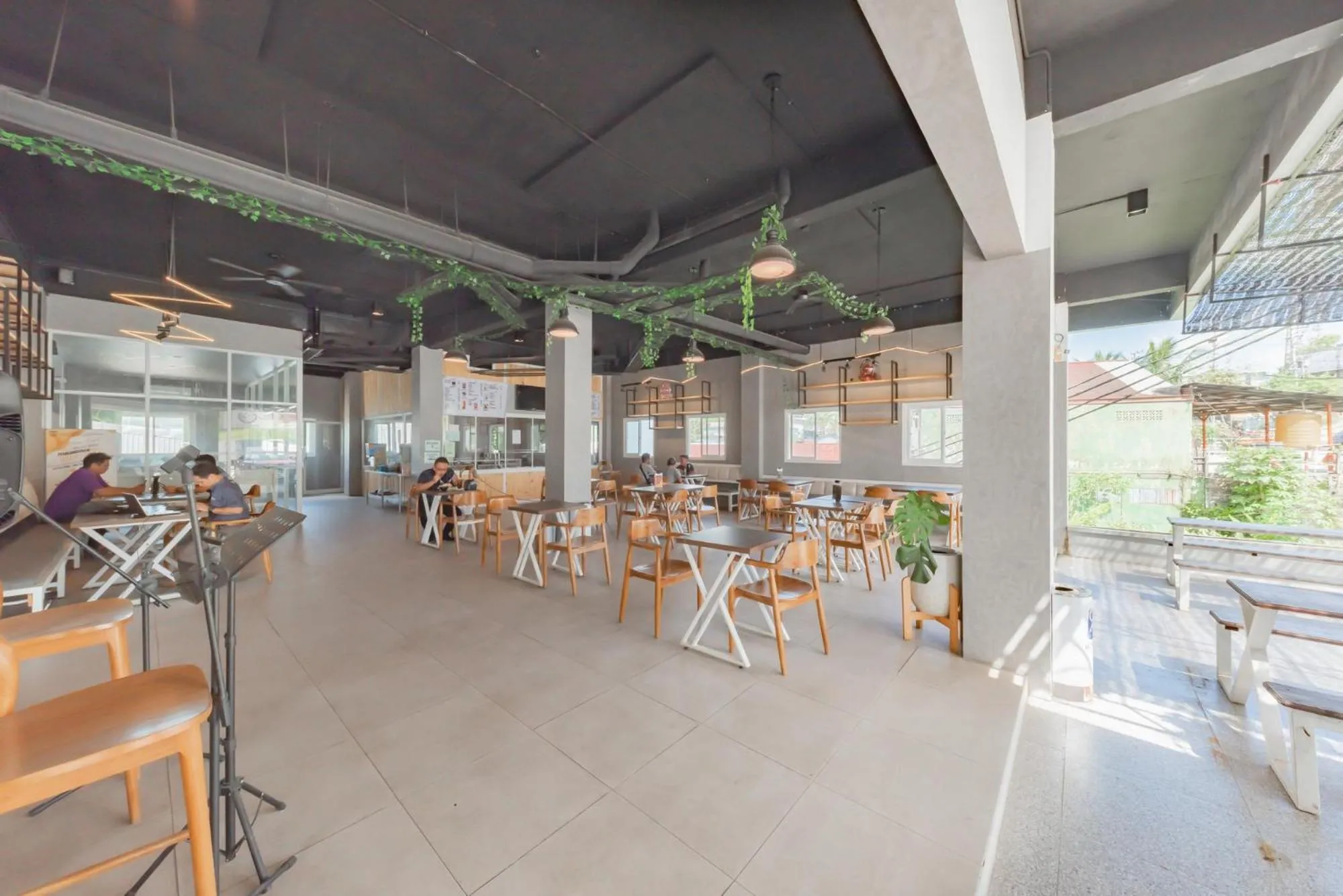 Seating area in Urbanview Hotel The Tang Balikpapan by RedDoorz