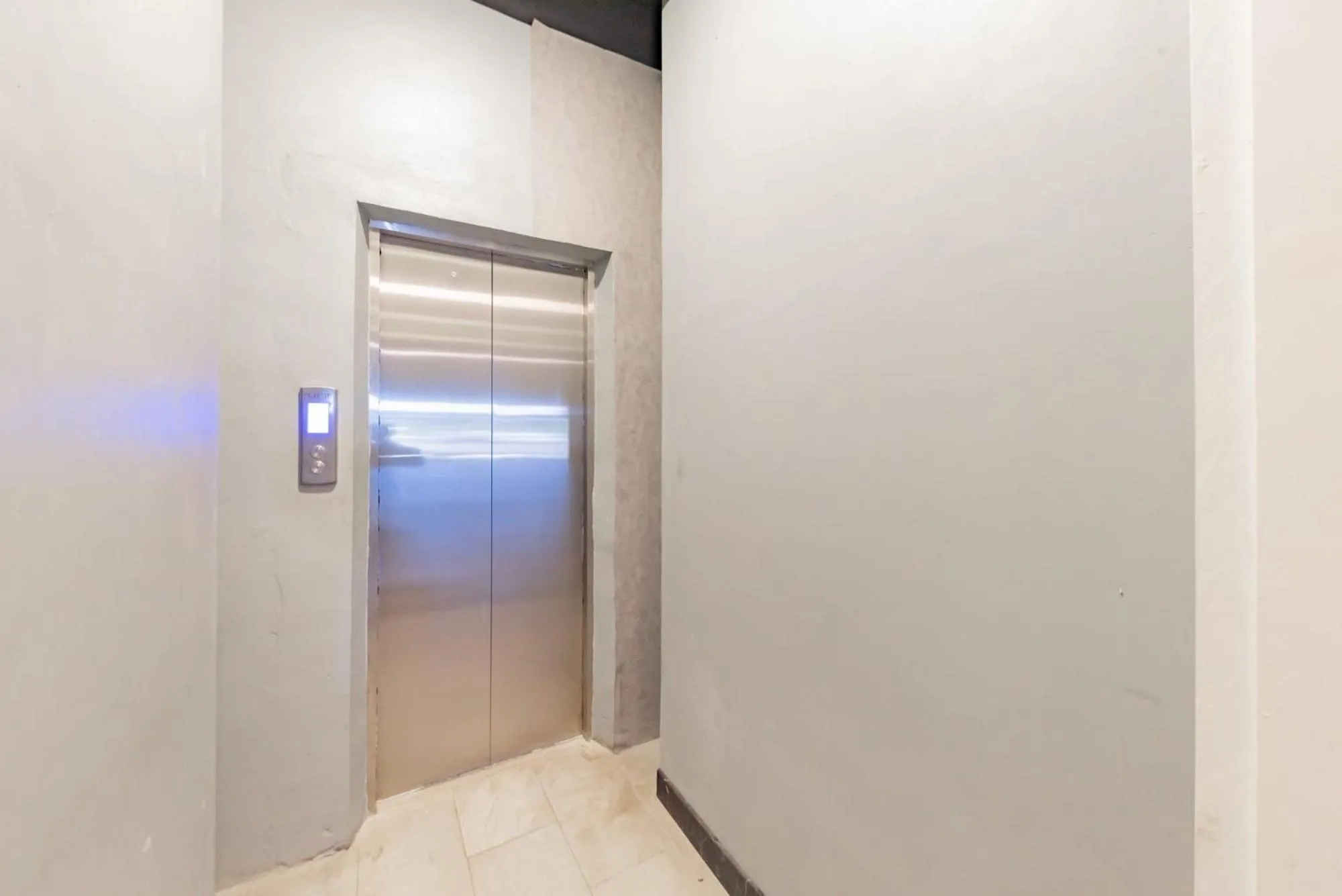 Property building in Urbanview Hotel The Tang Balikpapan by RedDoorz