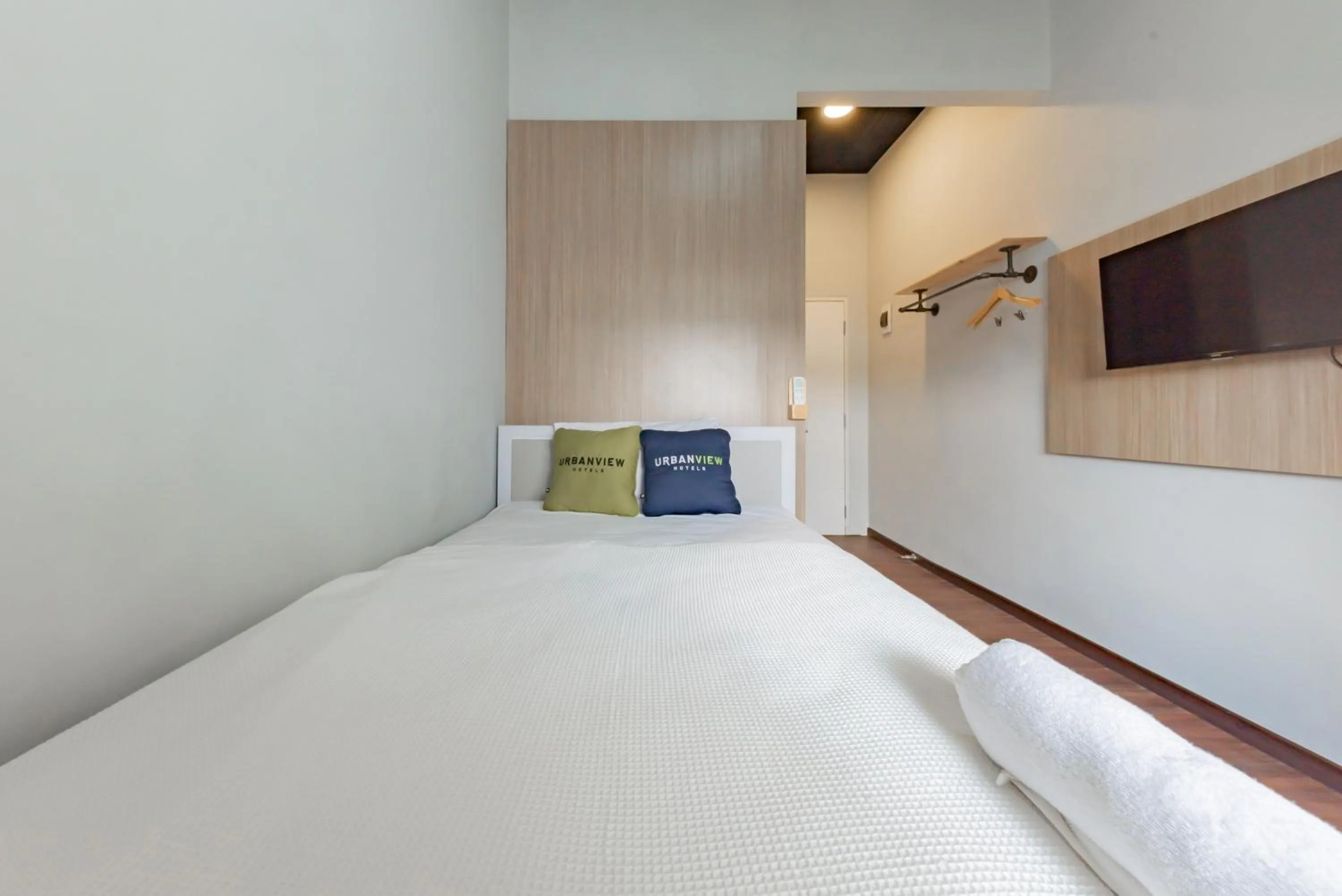 Bedroom, Bed in Urbanview Hotel The Tang Balikpapan by RedDoorz