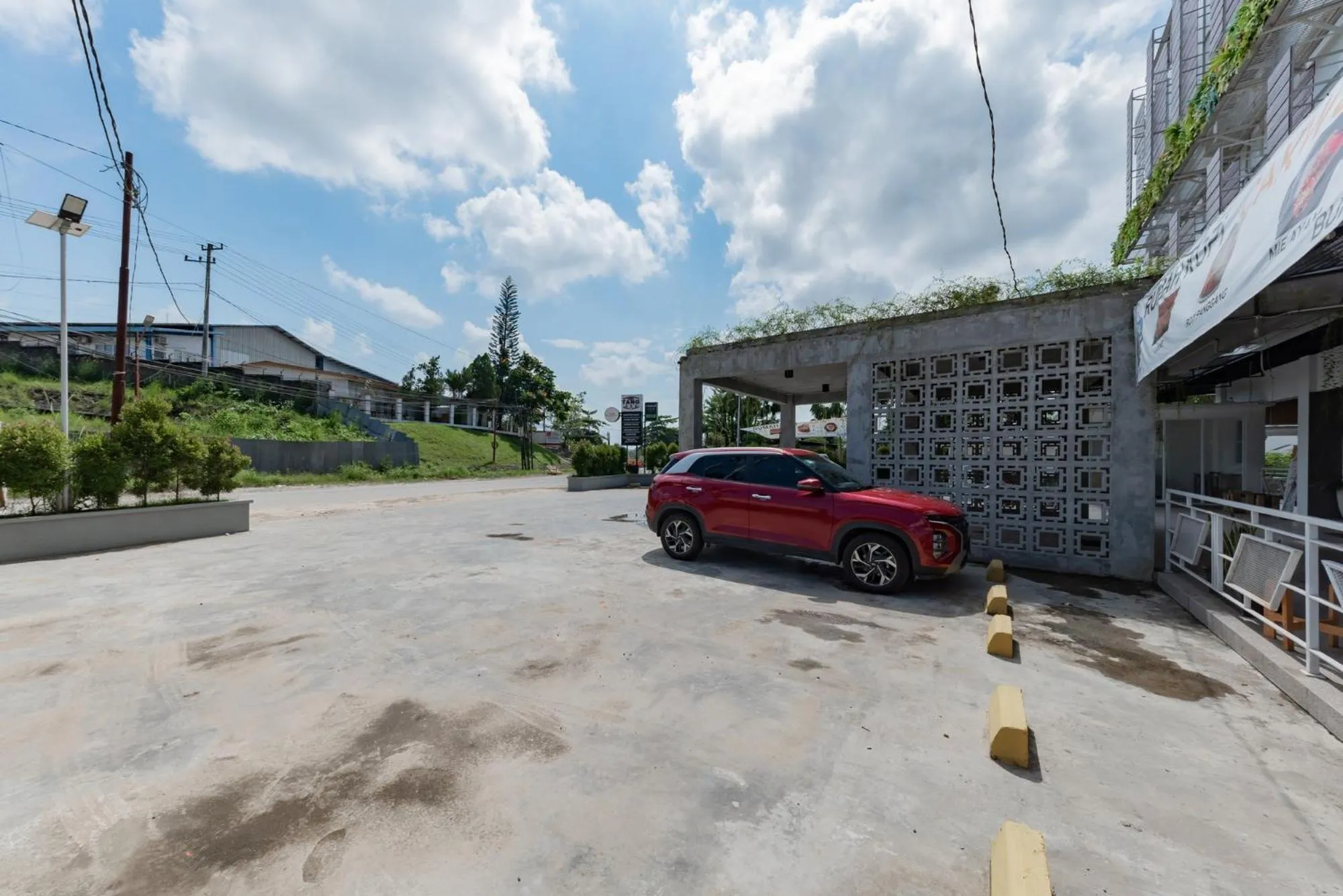 Parking in Urbanview Hotel The Tang Balikpapan by RedDoorz