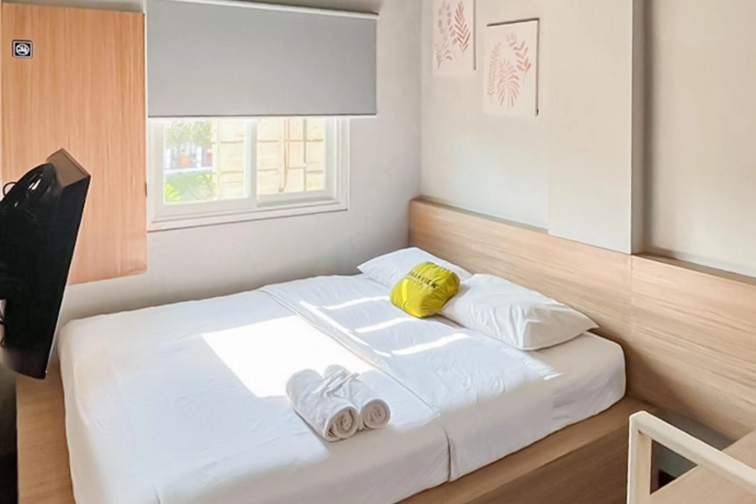 Bedroom, Bed in Urbanview Hotel The Tang Balikpapan by RedDoorz