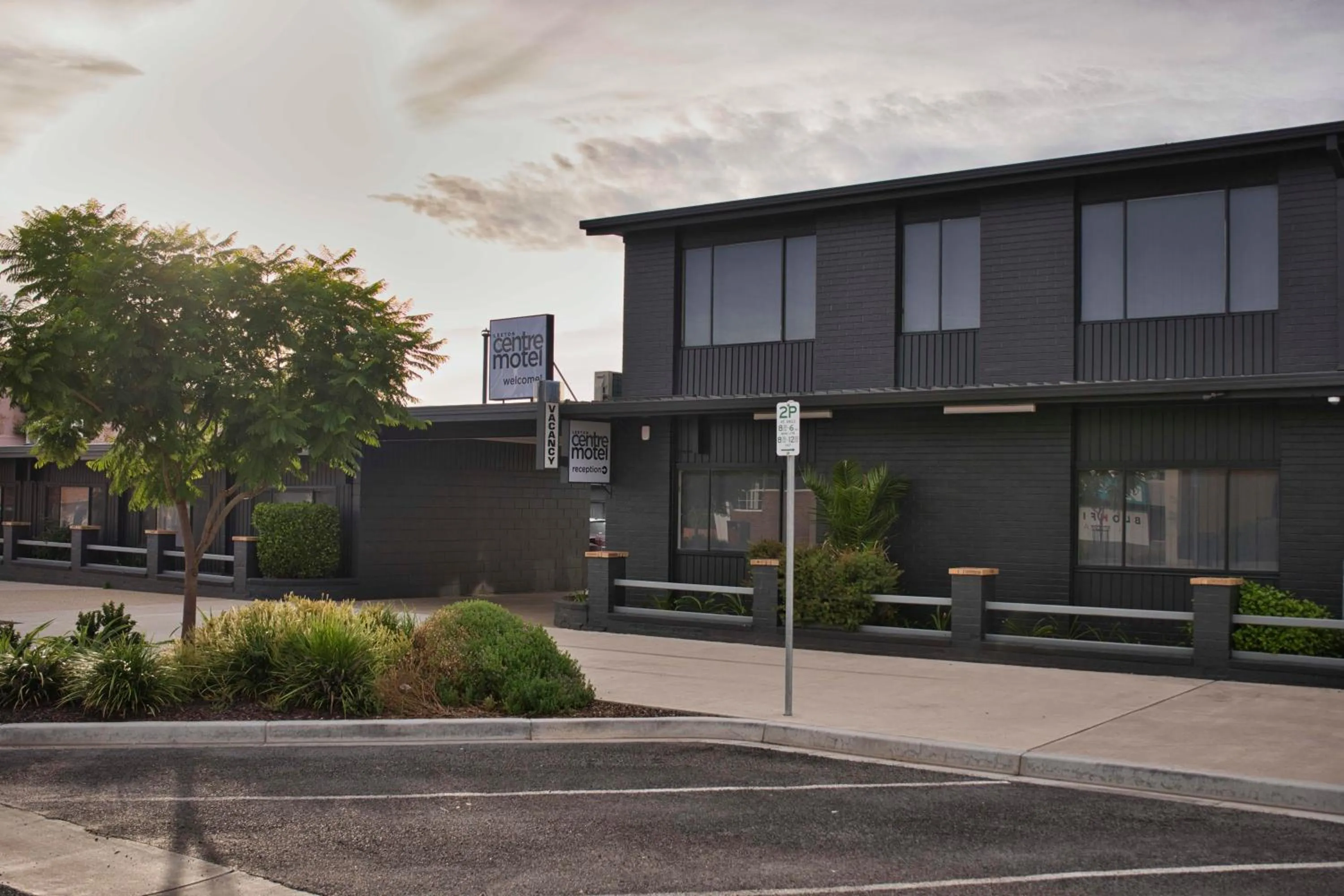 Property building in Leeton Centre Motel