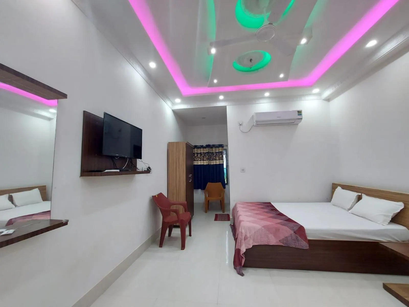 Bed in Sea Wave Beach Resort