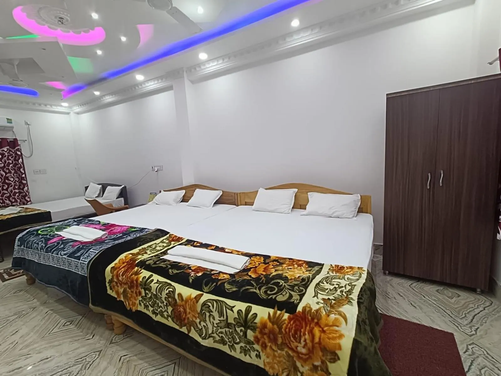 Bed in Sea Wave Beach Resort