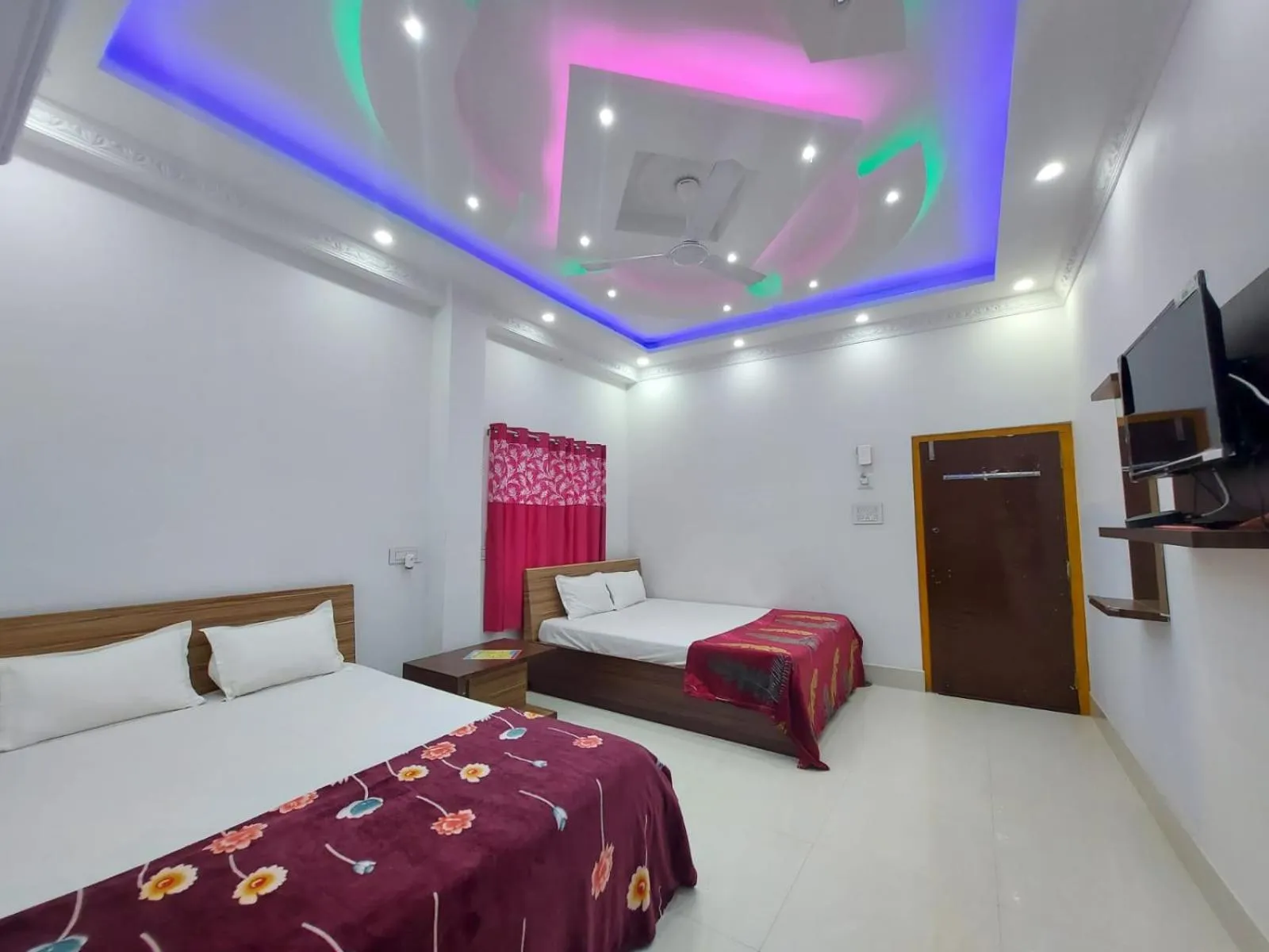 Bed in Sea Wave Beach Resort