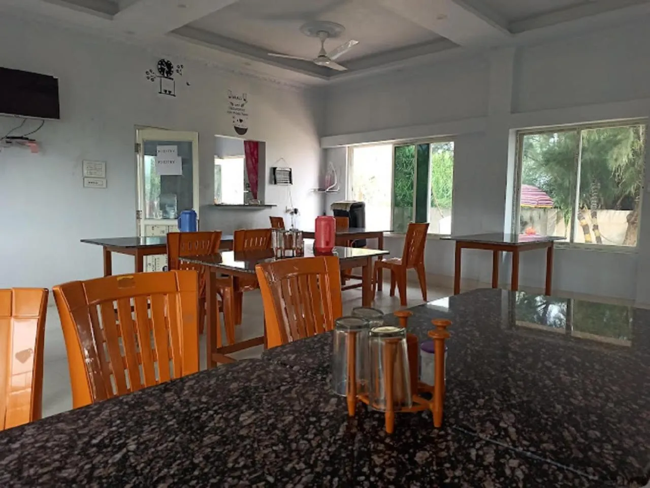 Restaurant/places to eat in Sea Wave Beach Resort