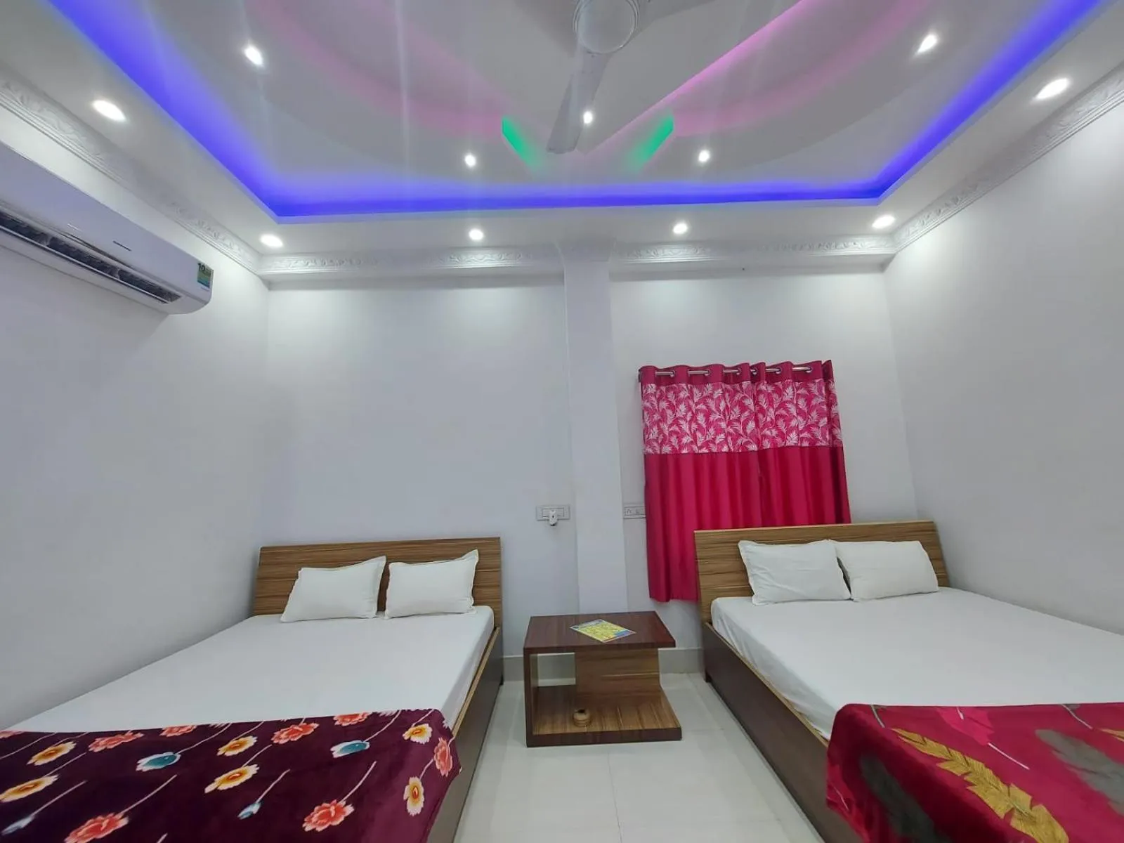 Bed in Sea Wave Beach Resort