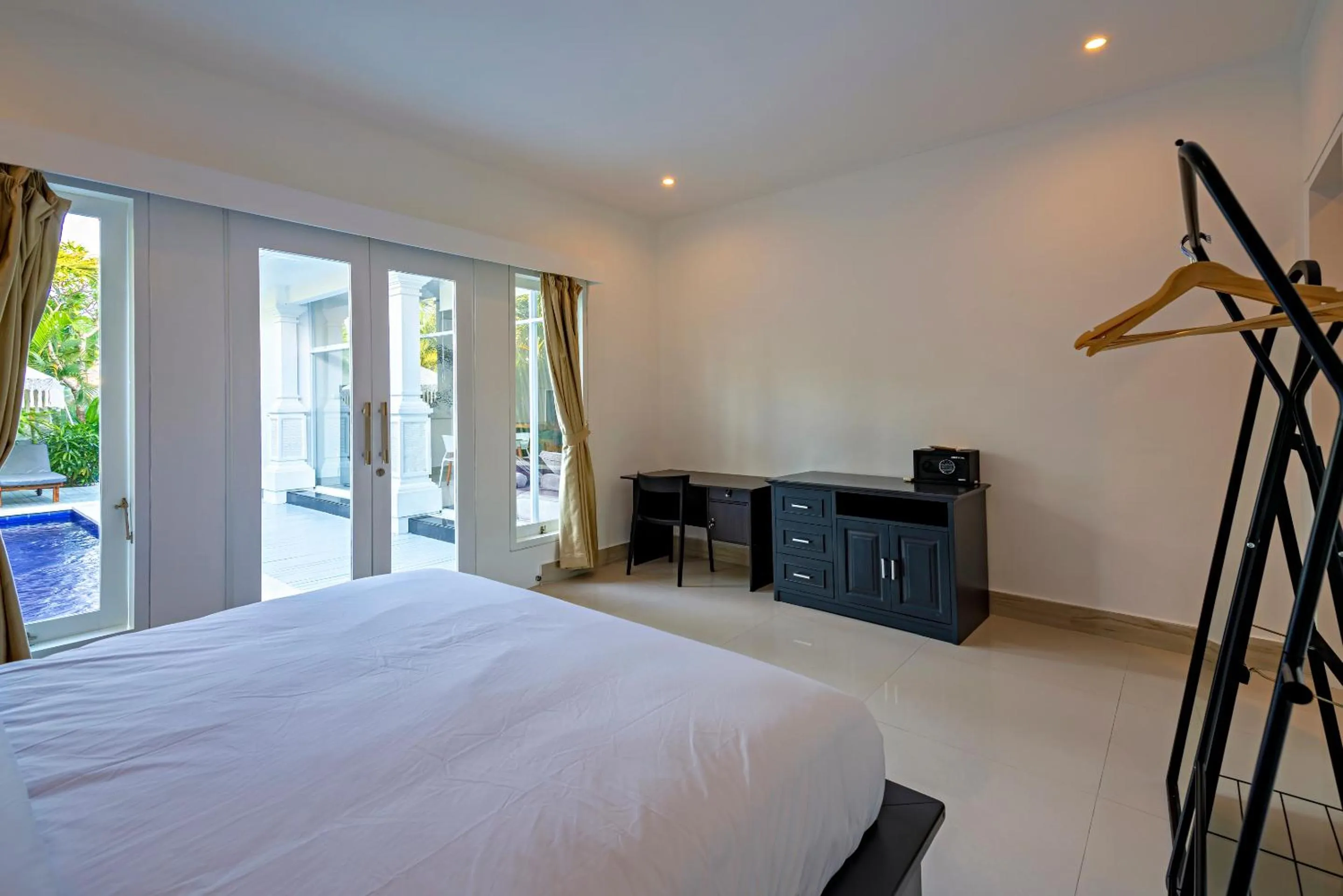 Bedroom, Bed in Villa Kira - Canggu