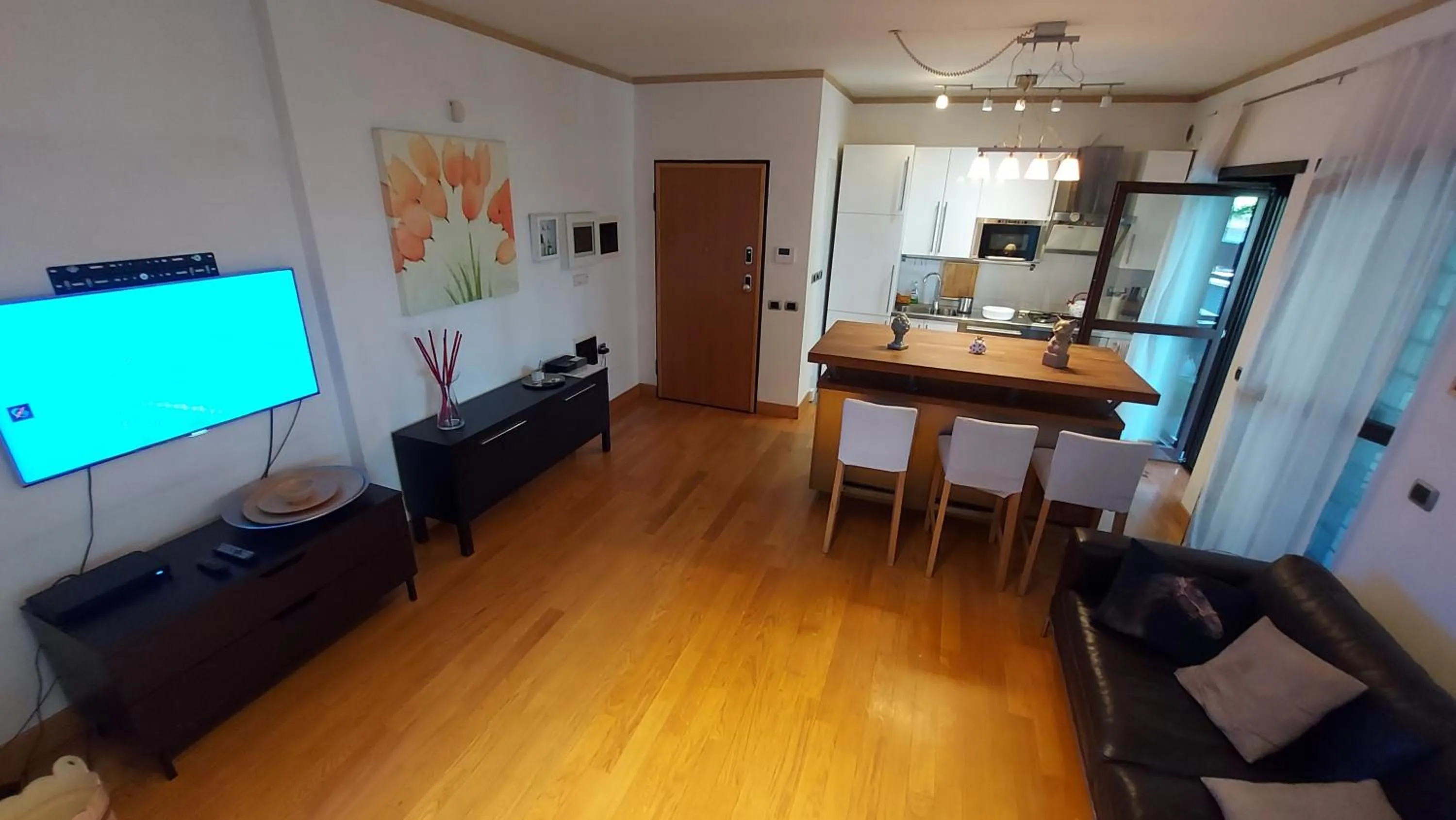 Communal lounge/ TV room in Home Sorbara Luxury Home no 01