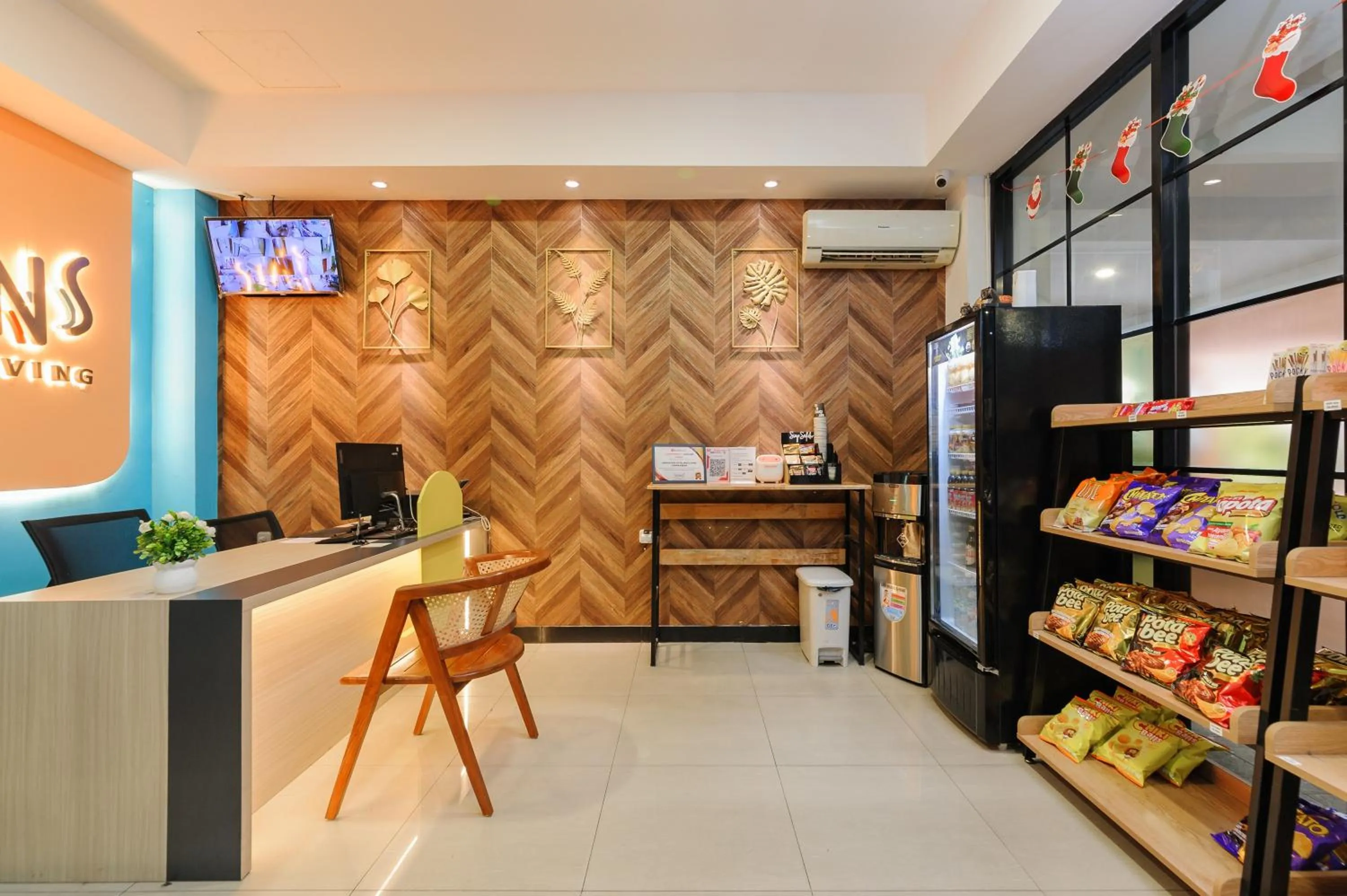 Lobby or reception in Sans Hotel Max Living Cengkareng