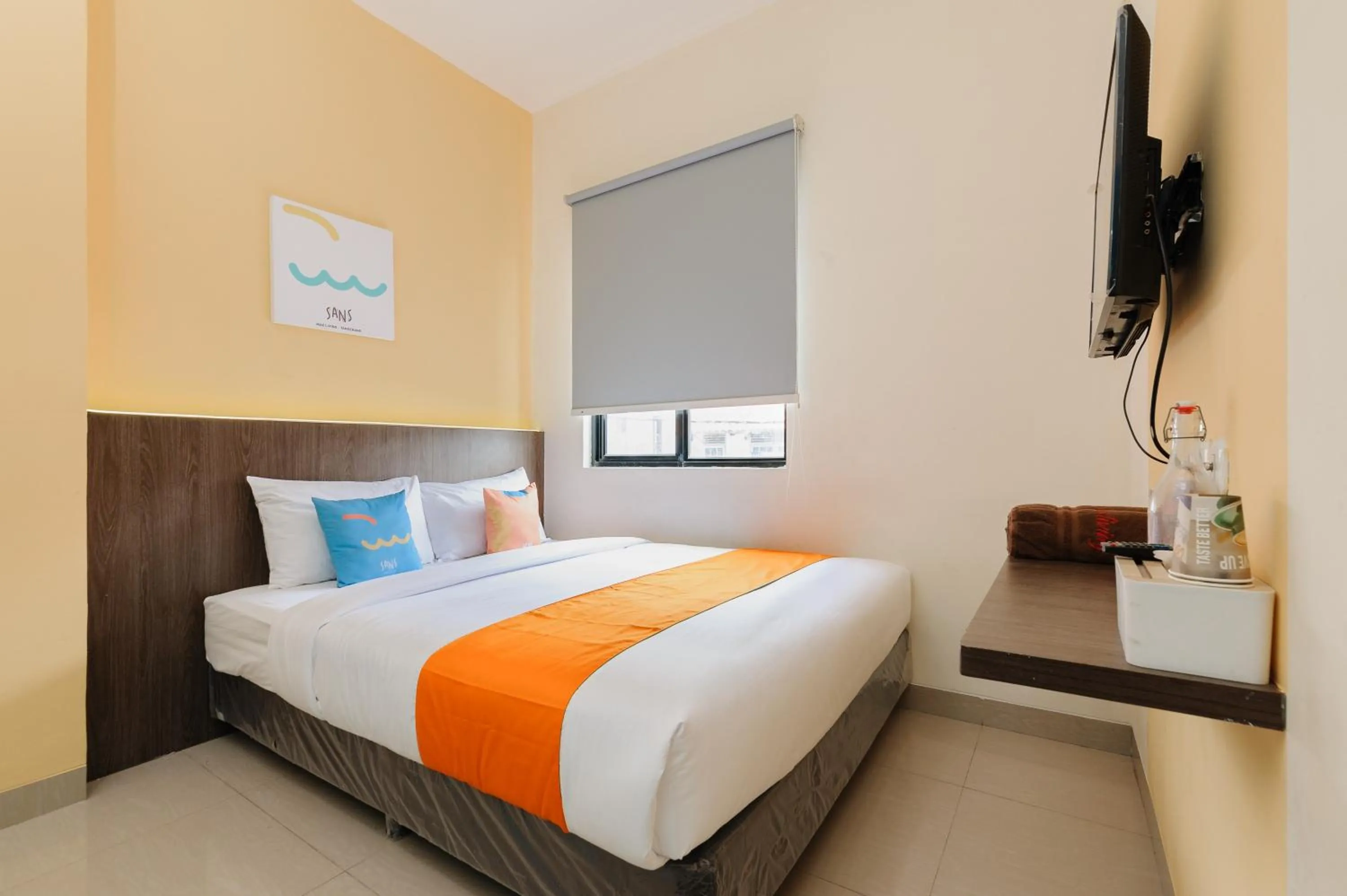Bedroom, Bed in Sans Hotel Max Living Cengkareng