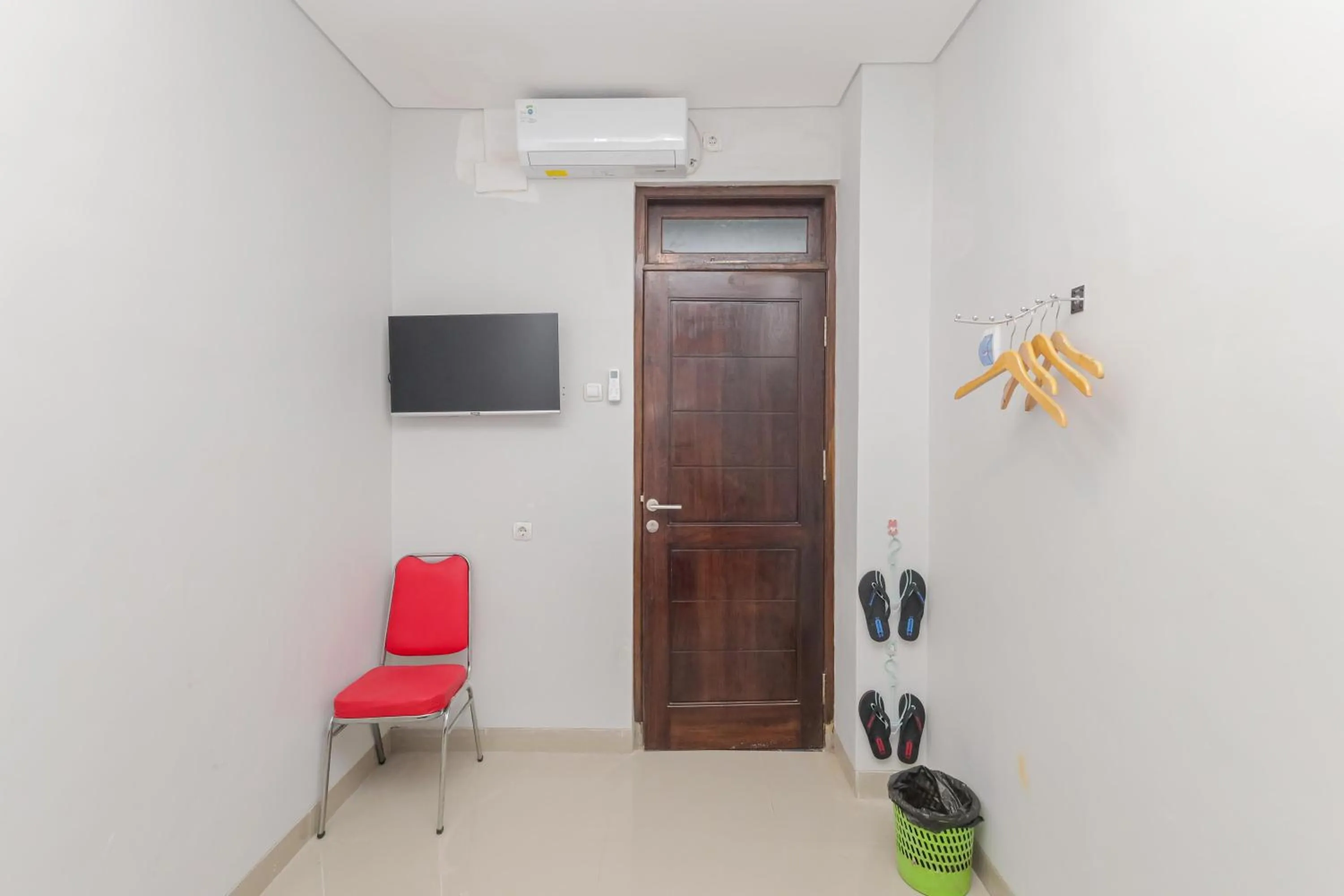 TV and multimedia in RedDoorz @ Gedangan Sidoarjo