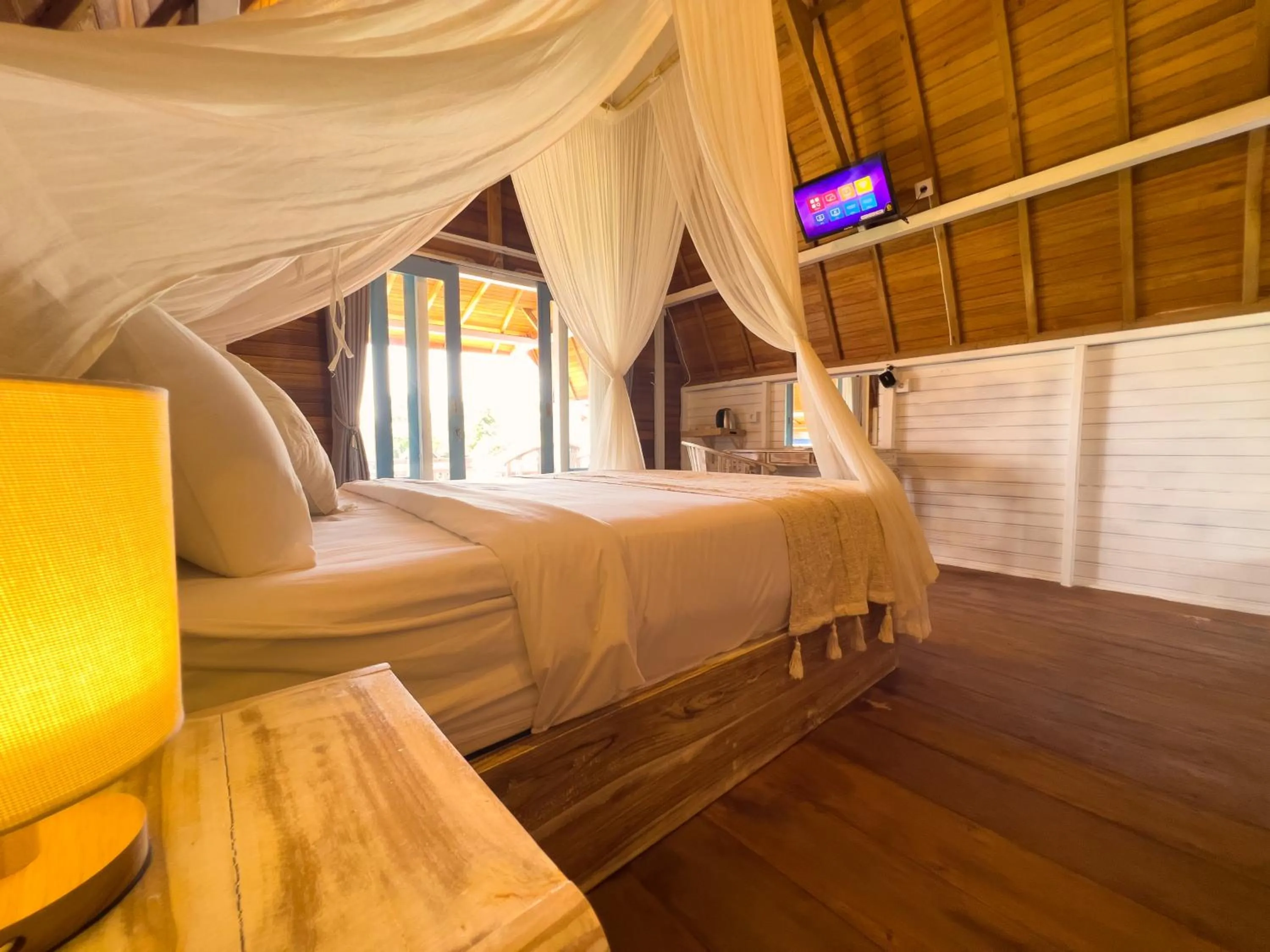 TV and multimedia, Bed in Sunset Hill Penida Resort