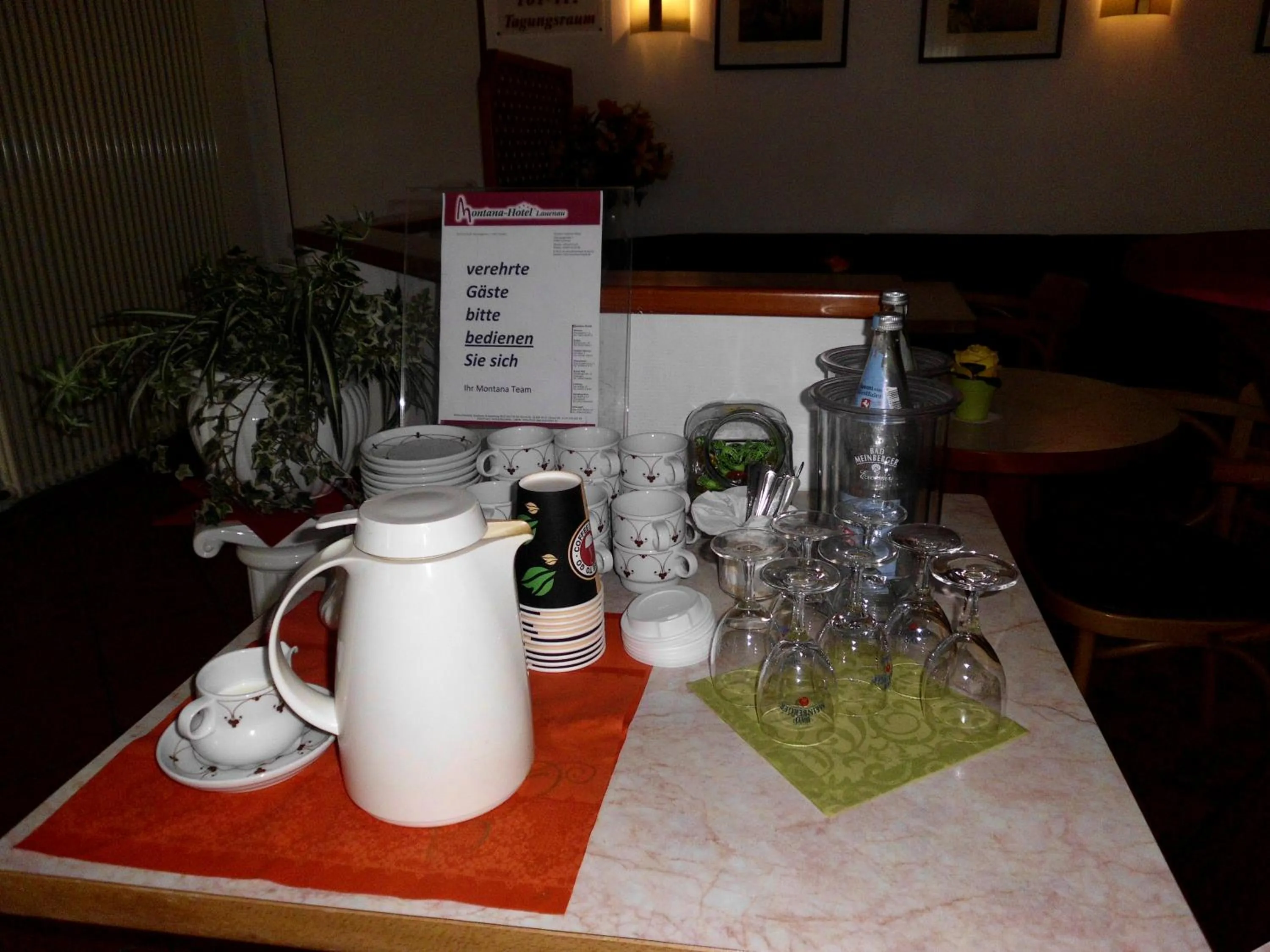 Restaurant/places to eat in Hotel Montana Lauenau