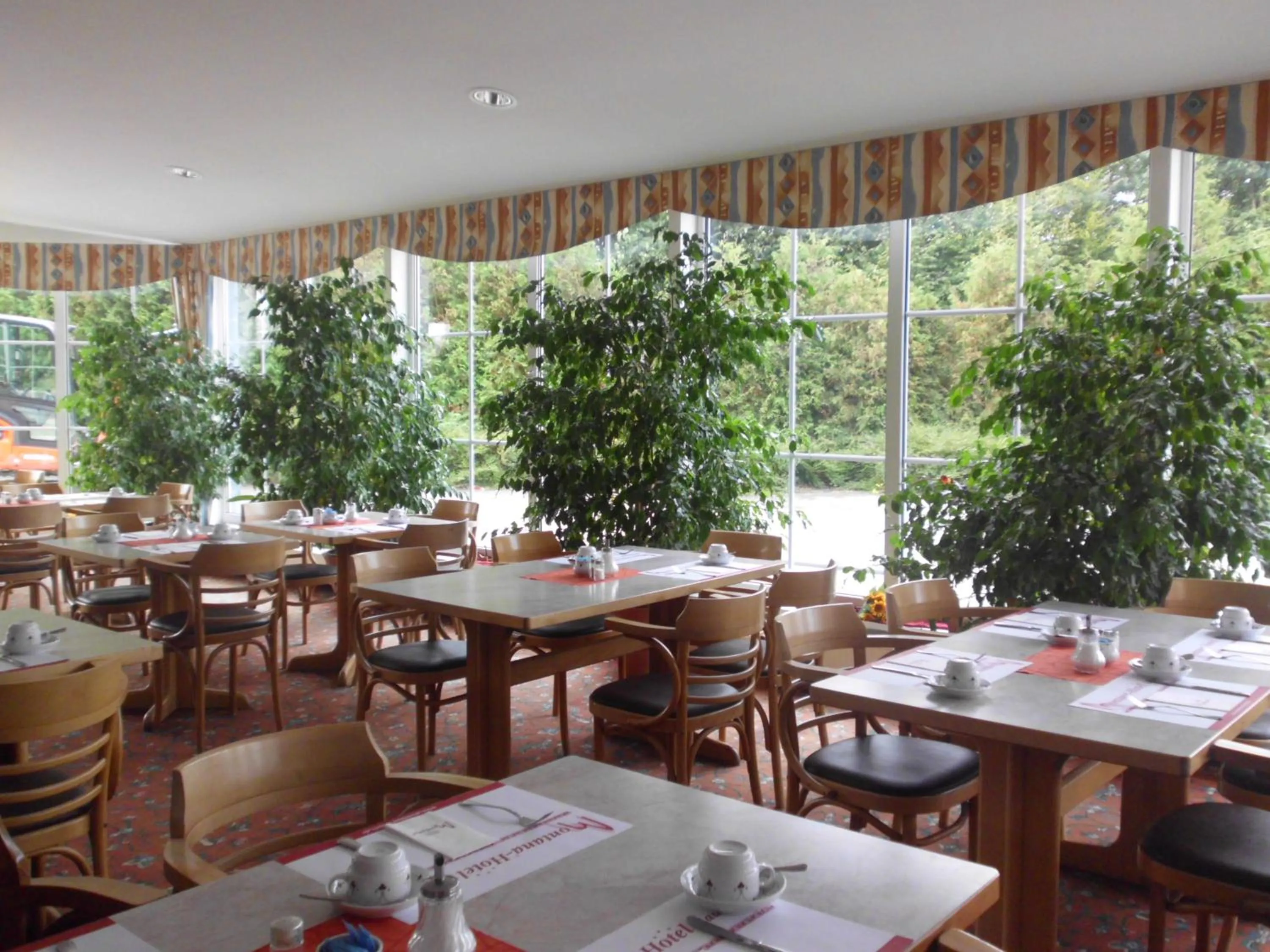 Restaurant/places to eat in Hotel Montana Lauenau