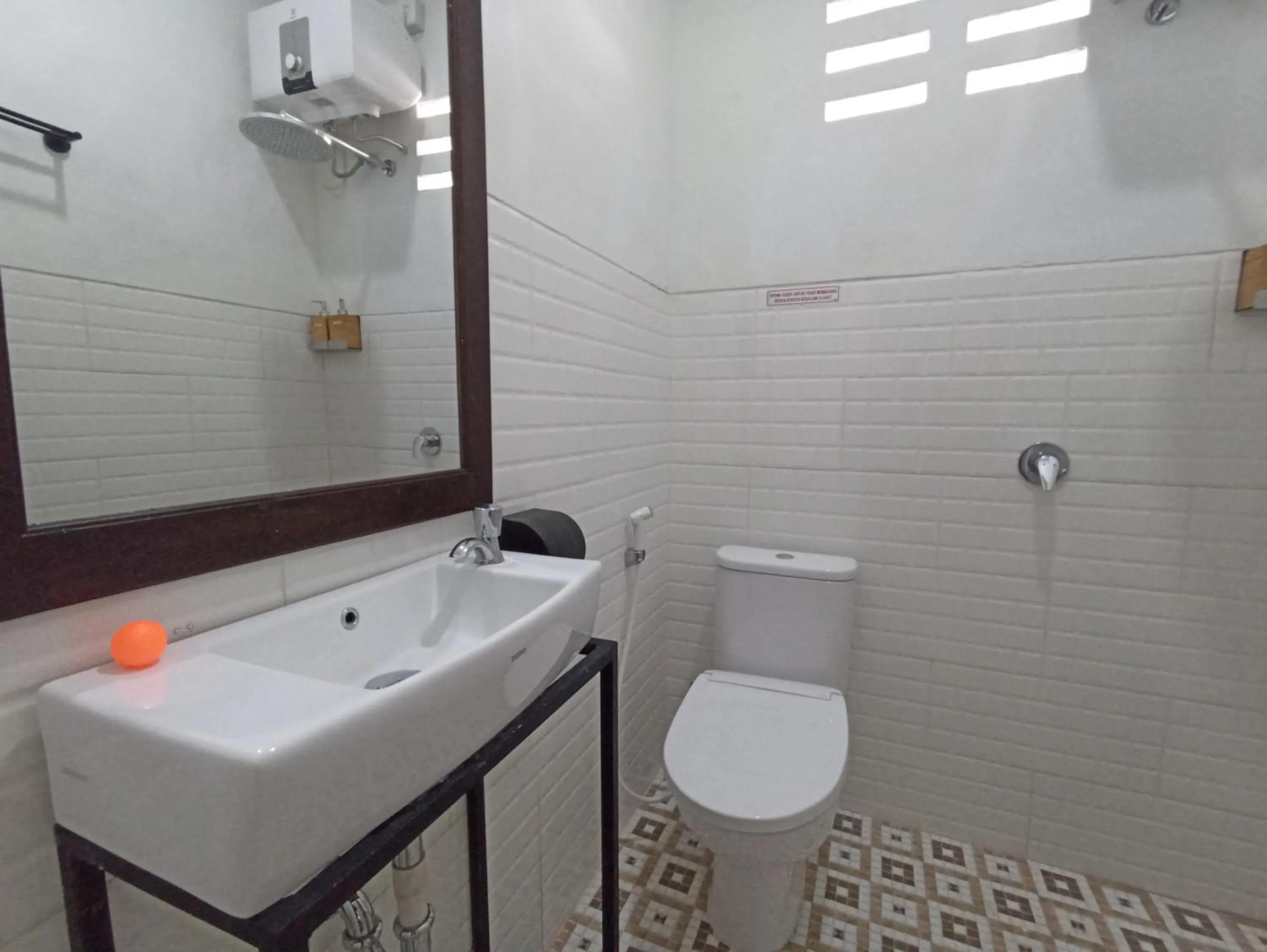 Bathroom in Mruyung Guest House Kota Lama Banyumas Mitra RedDoorz
