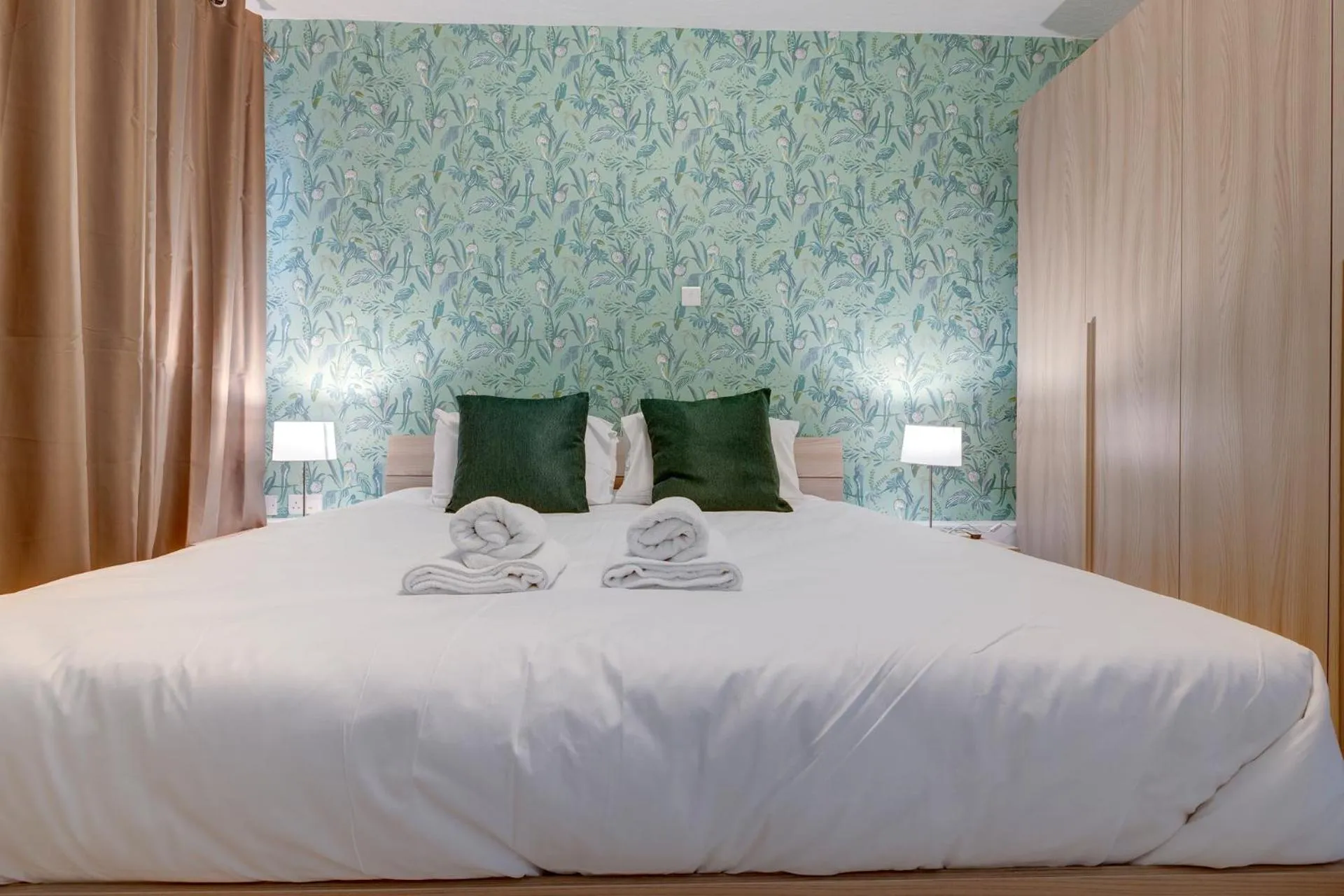 Bedroom, Bed in Sliema Tigne Suites