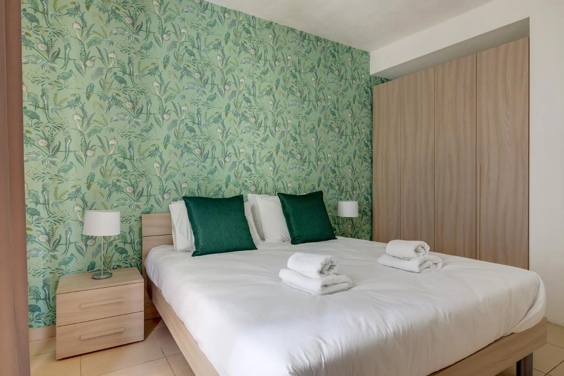Bedroom, Bed in Sliema Tigne Suites