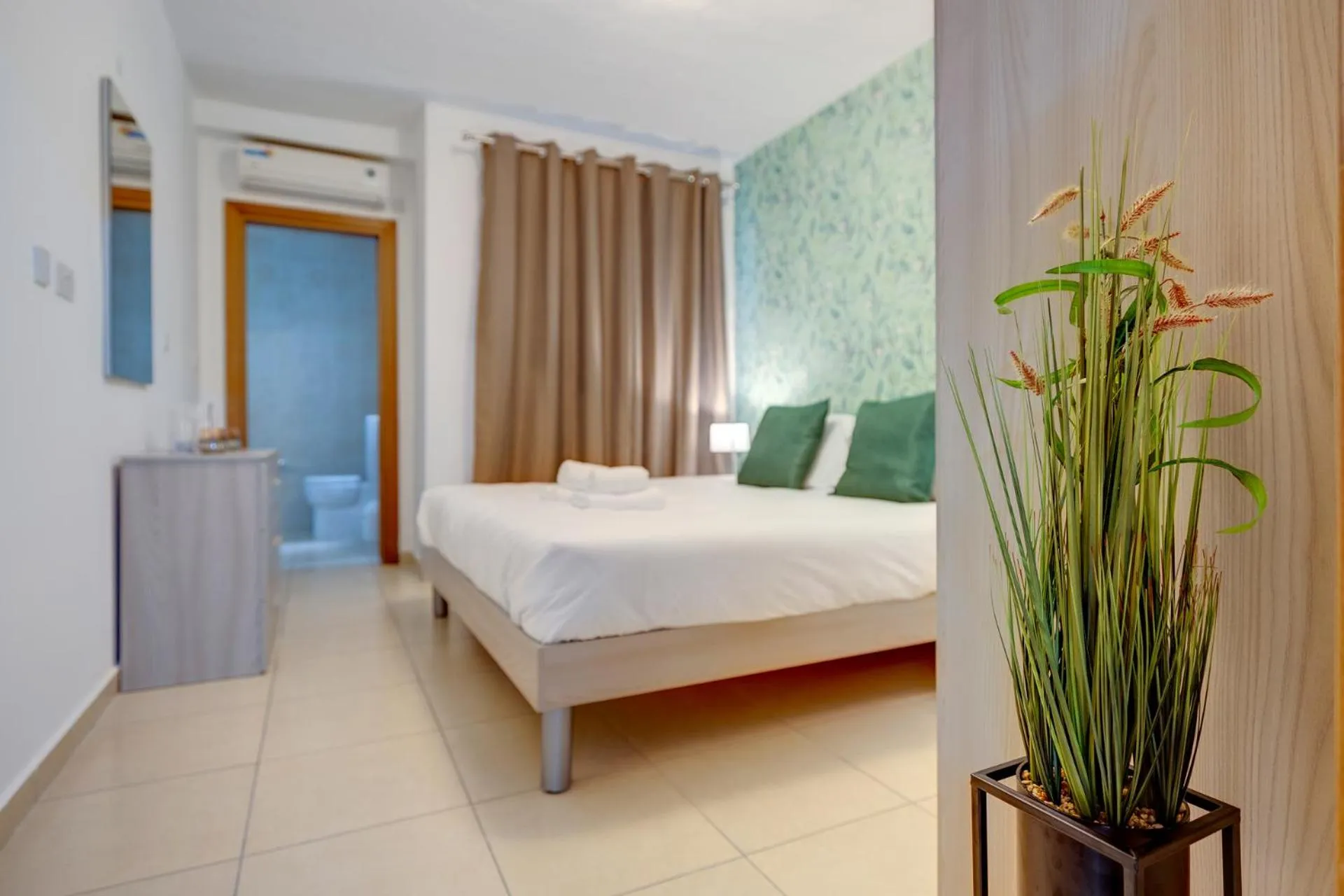 Bedroom, Bed in Sliema Tigne Suites