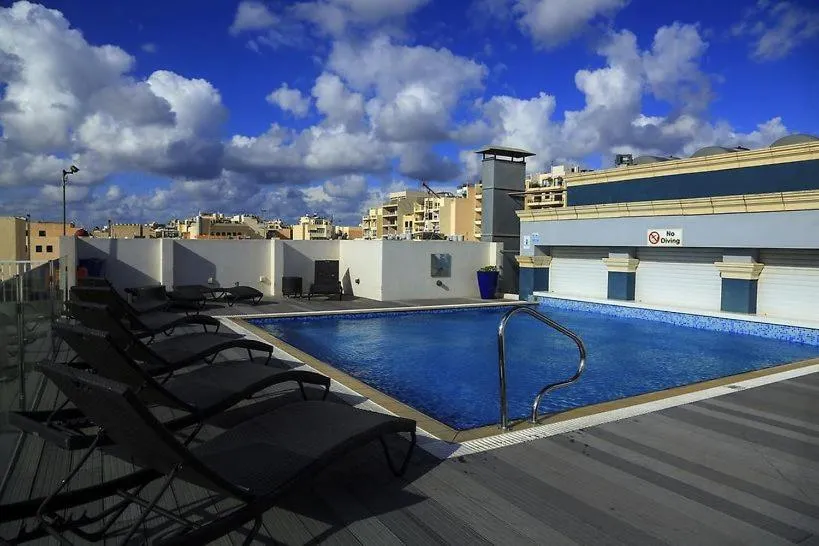 Swimming pool in Sliema Tigne Suites