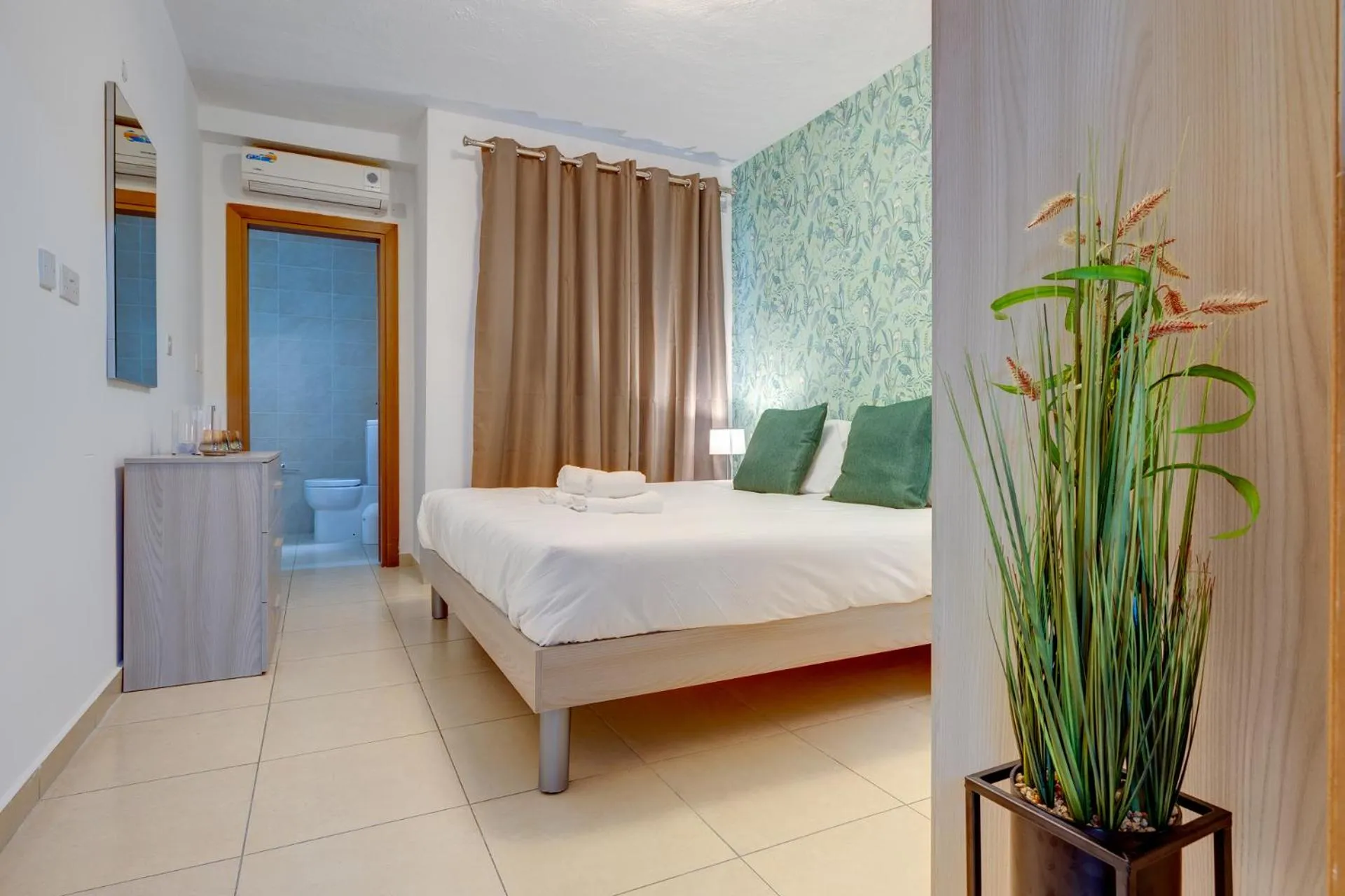 Bedroom, Bed in Sliema Tigne Suites