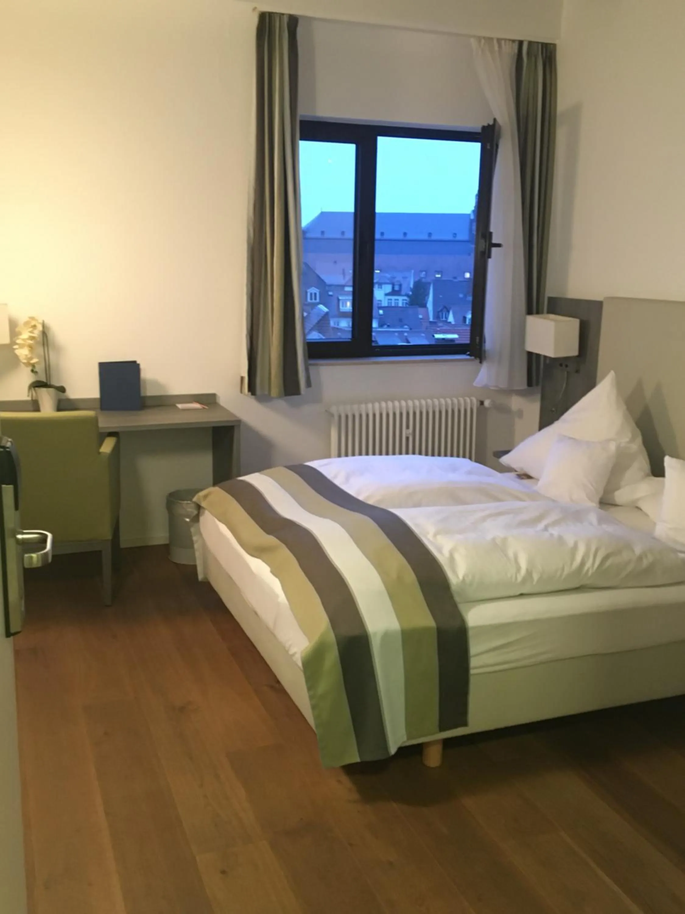 Photo of the whole room, Bed in Hotel am Schloss