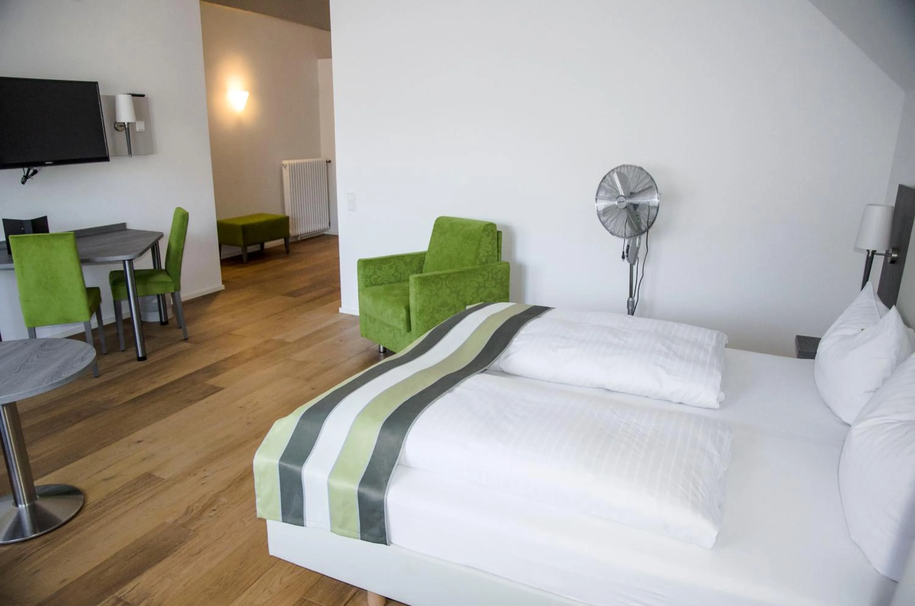 Bedroom, Bed in Hotel am Schloss