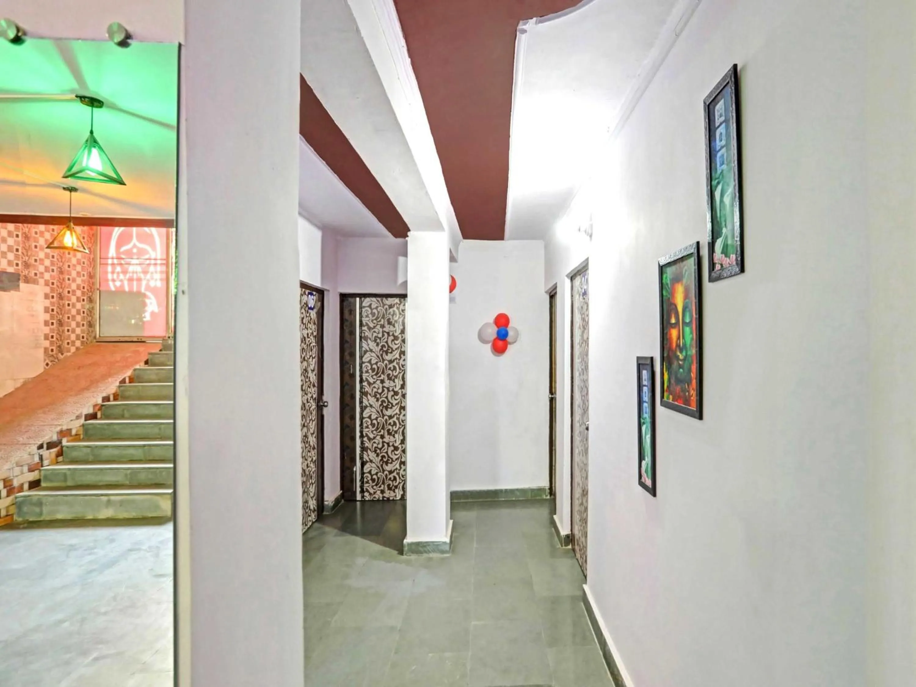 Lobby or reception in Hotel O by OYO Golden Residency