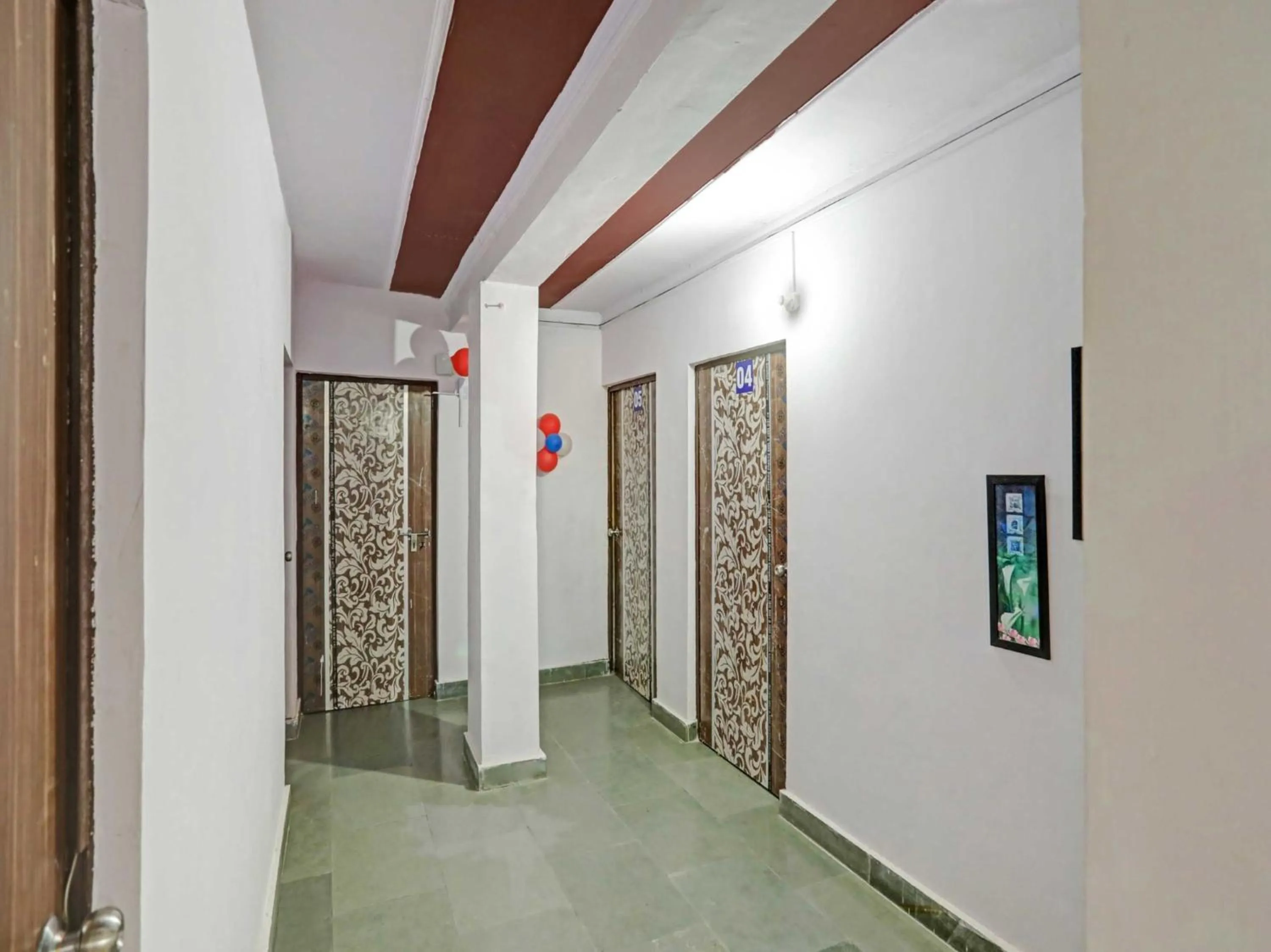 Lobby or reception in Hotel O by OYO Golden Residency