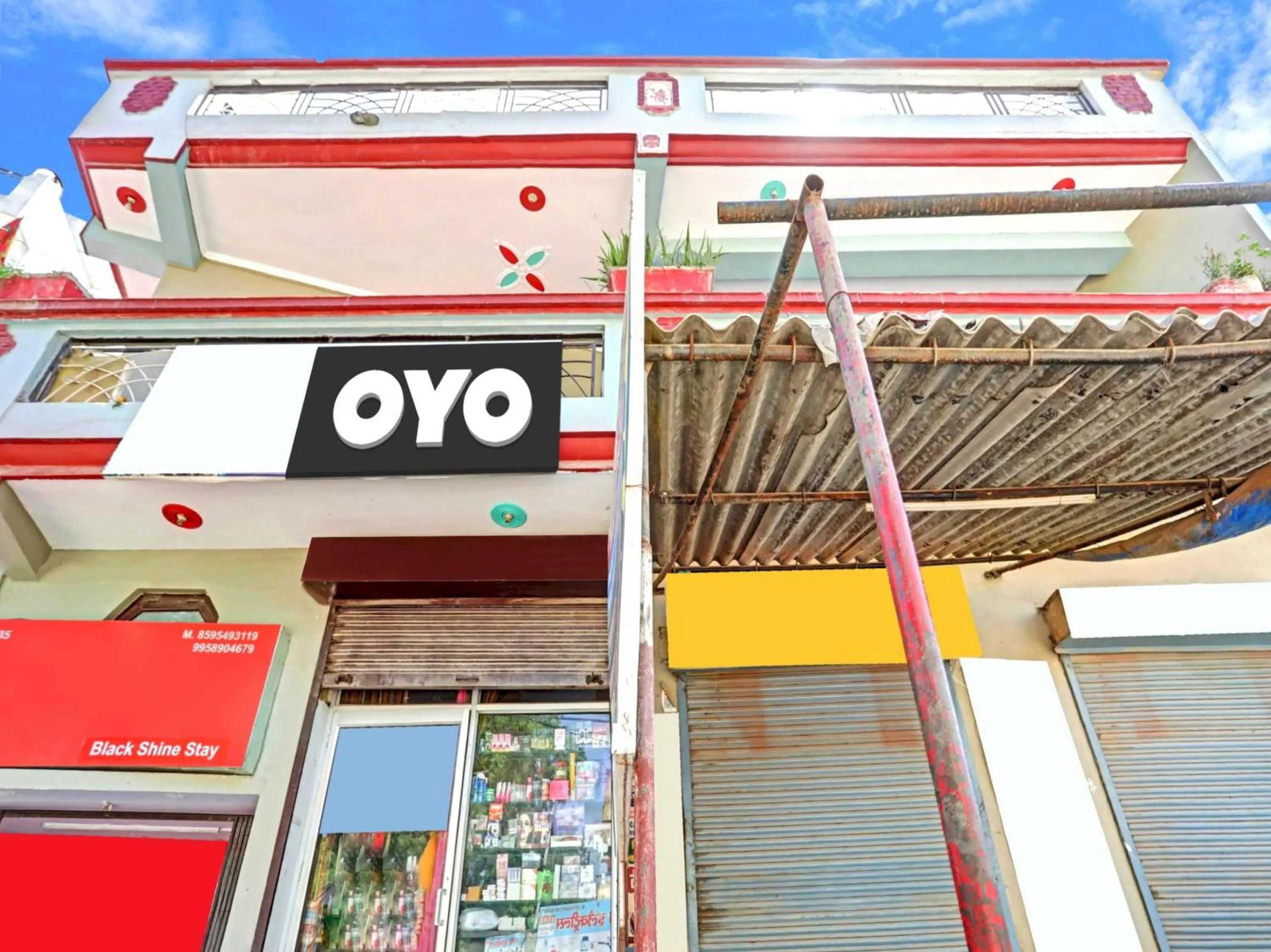 Facade/entrance in Hotel O by OYO Golden Residency