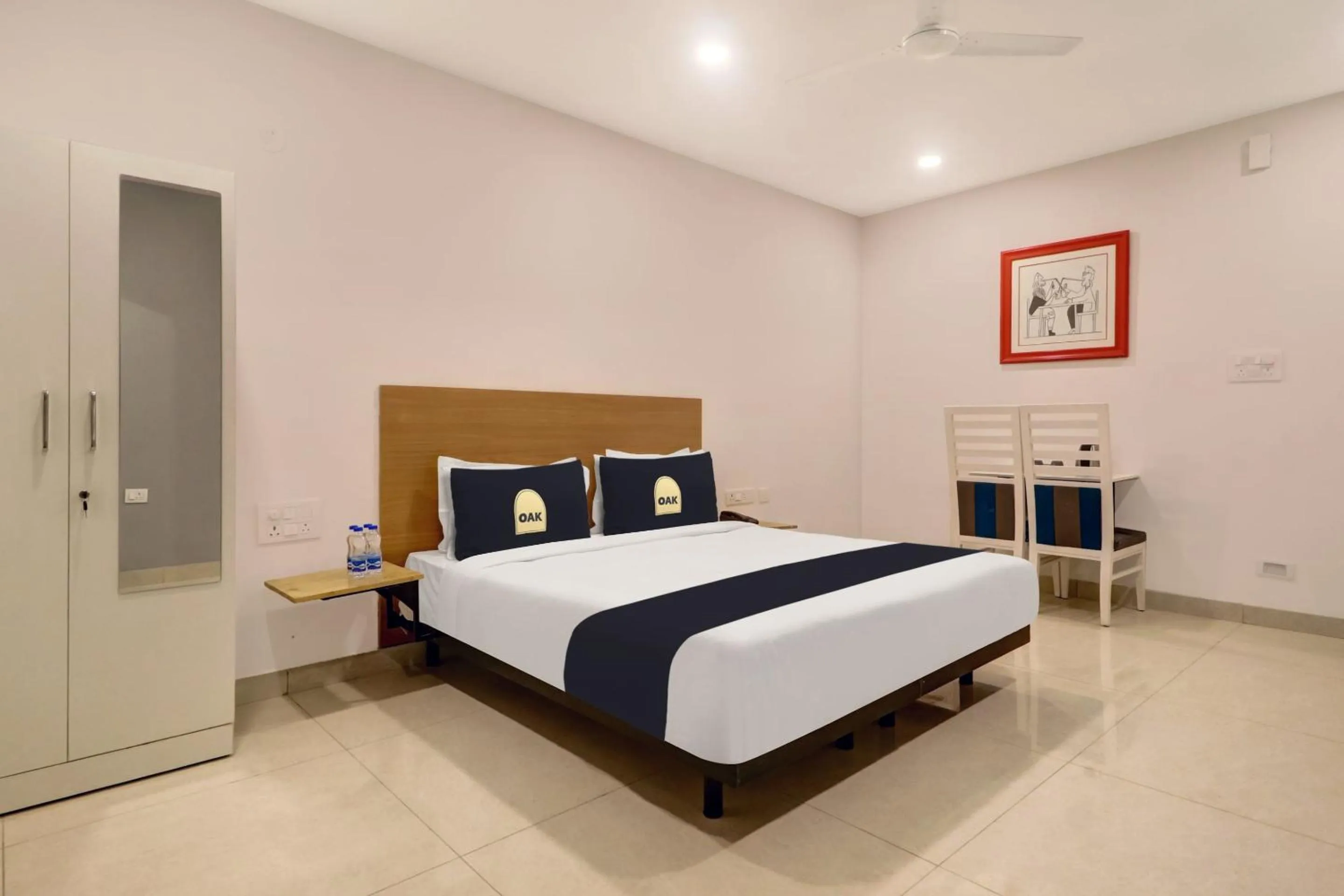 Bedroom, Bed in Townhouse OAK De Alphabet Hotel Bolarum