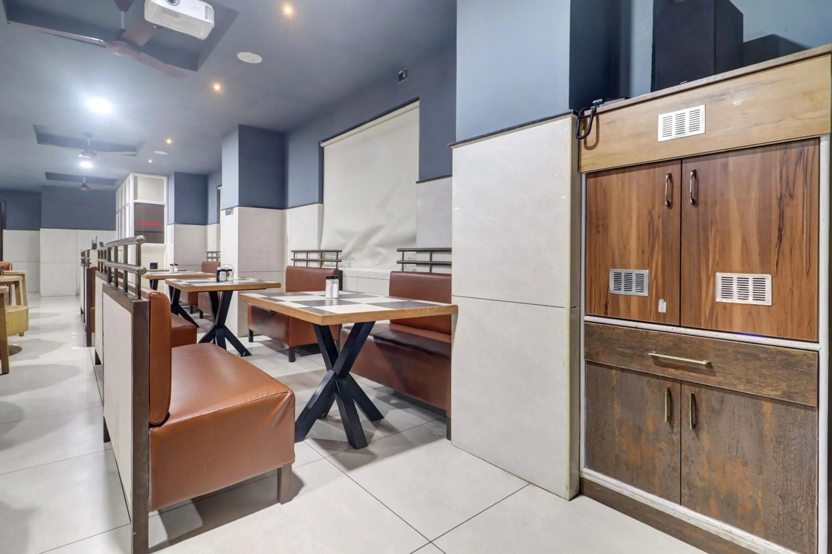 Restaurant/places to eat in Townhouse OAK De Alphabet Hotel Bolarum