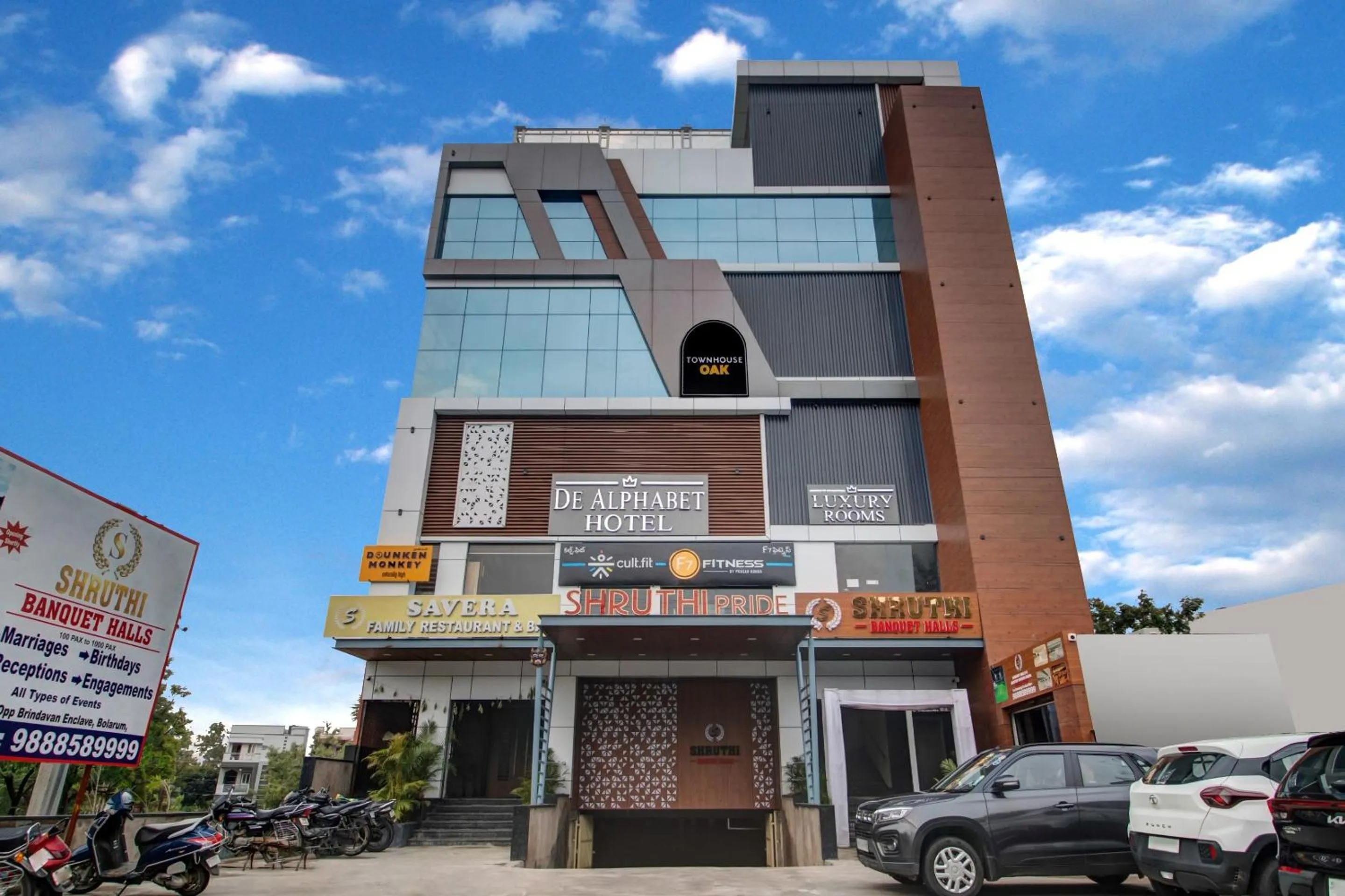 Facade/entrance in Townhouse OAK De Alphabet Hotel Bolarum