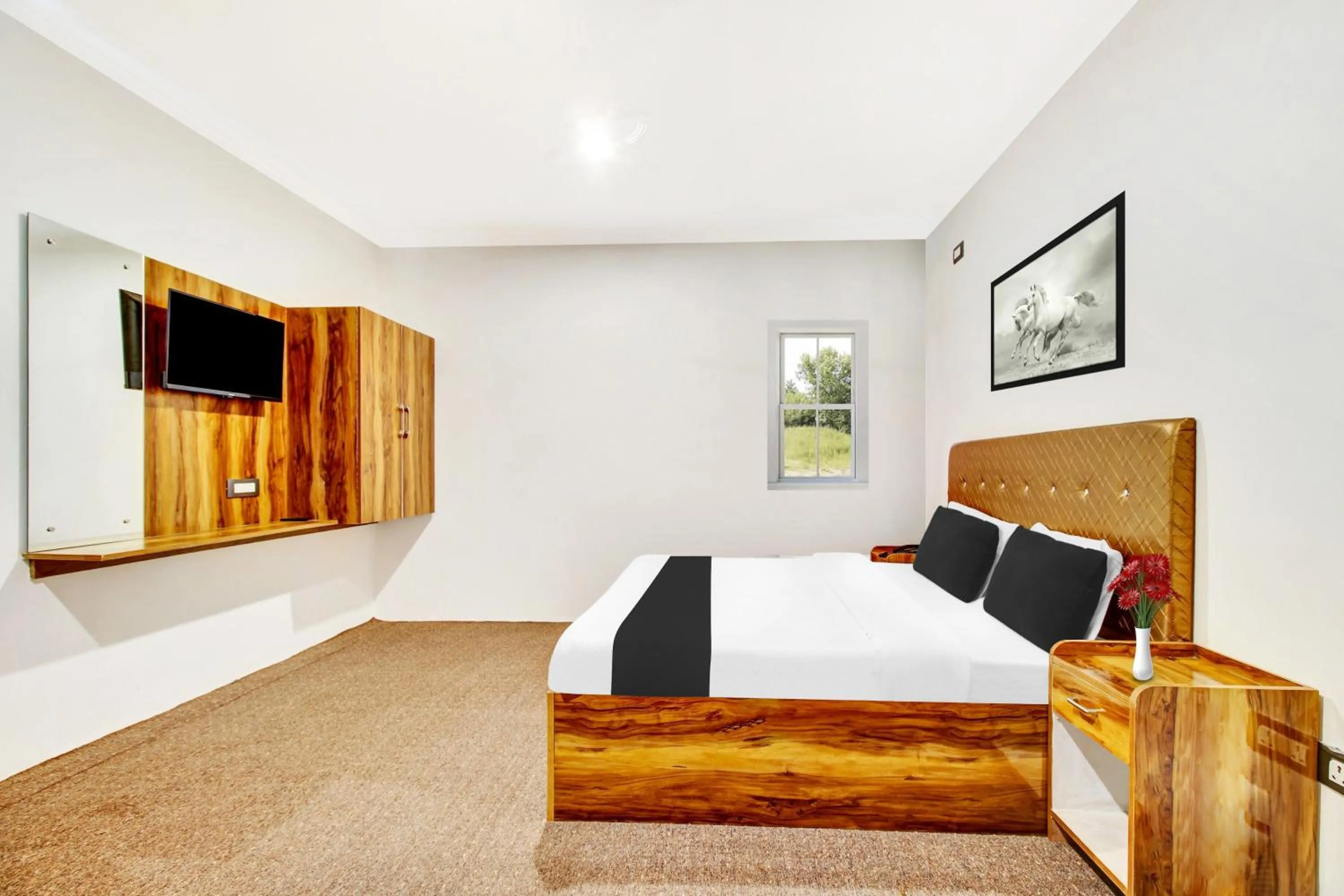 Bedroom, Bed in Collection O Dal Lake