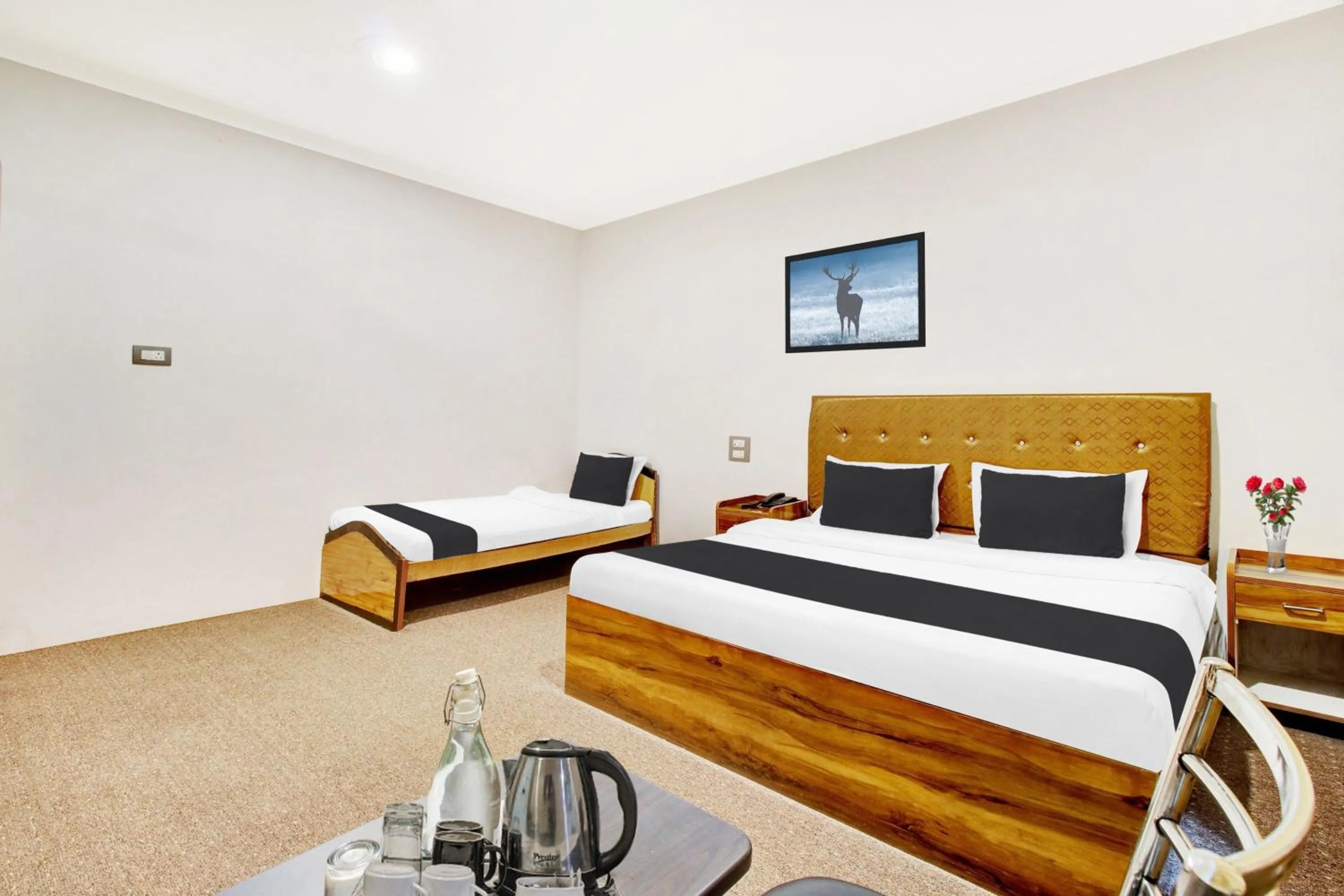 Bedroom, Bed in Collection O Dal Lake